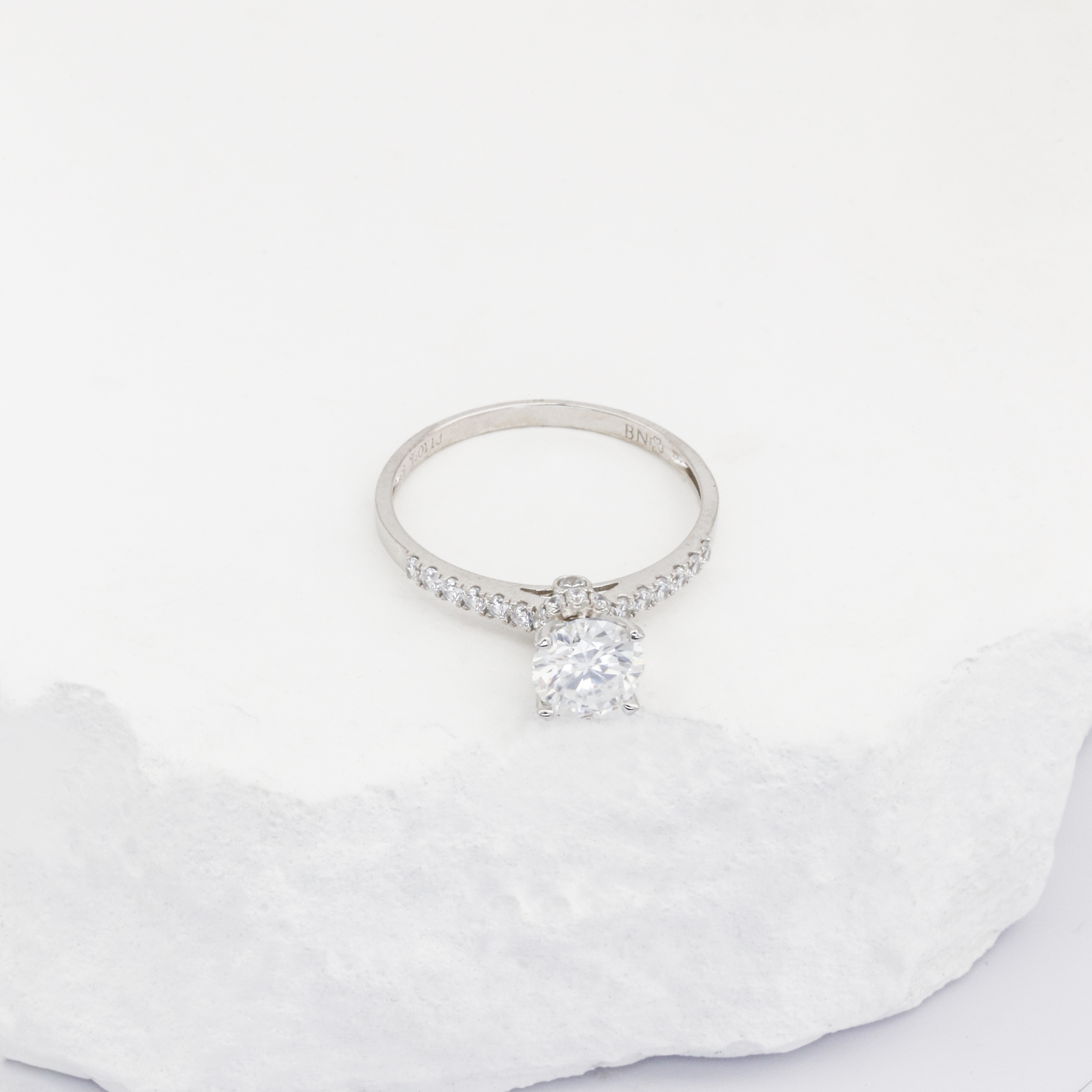 Bông tai Bạch kim Platinum 10% Solitaire nụ đá moissanite BN JEWELRY | đá 5.0 ly - BDY2408_PT_V