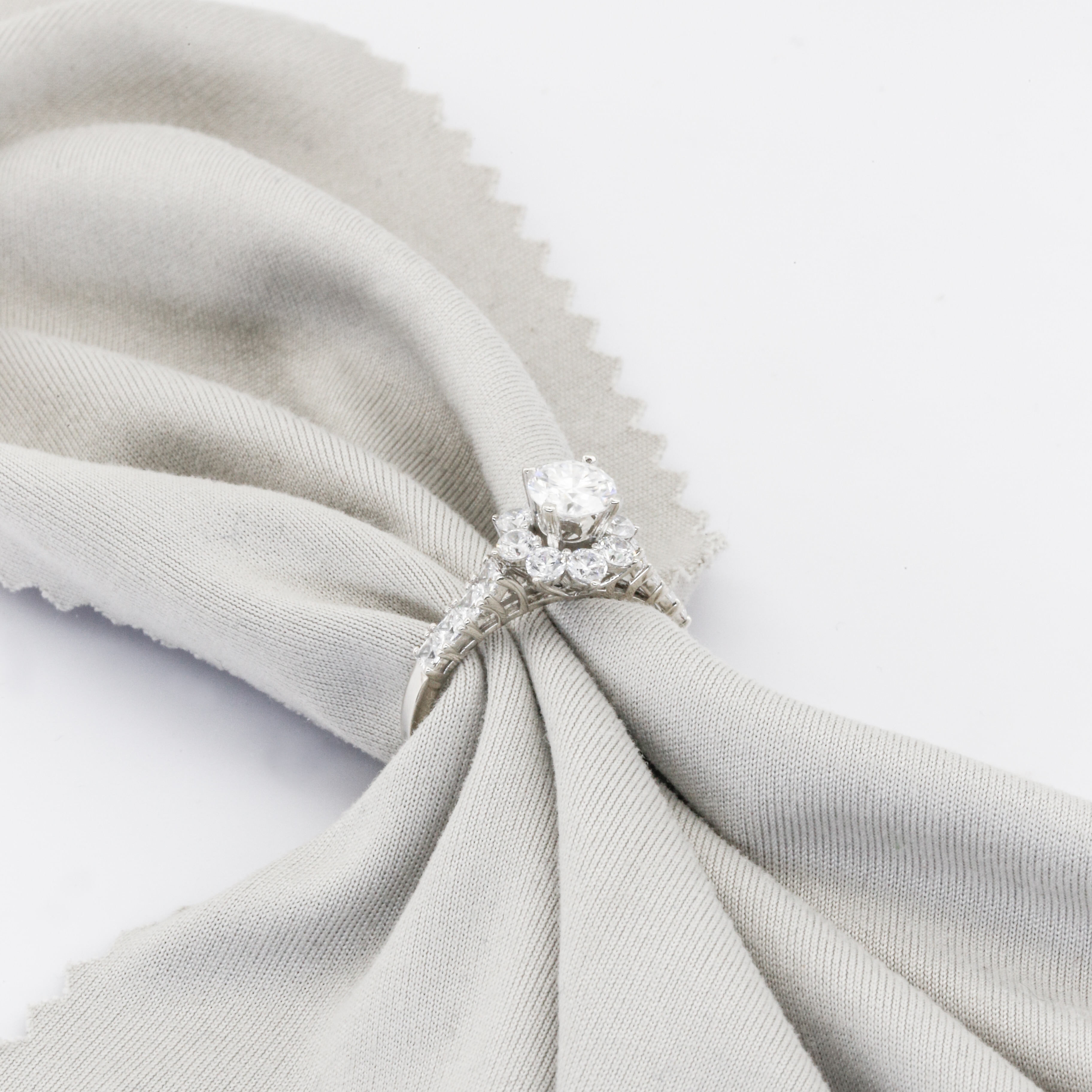 Nhẫn Bạch kim Platinum 10% thiết kế The Royal Halo đính đá moissanite BN JEWELRY | đá 5.5 ly - NGY1575_PT