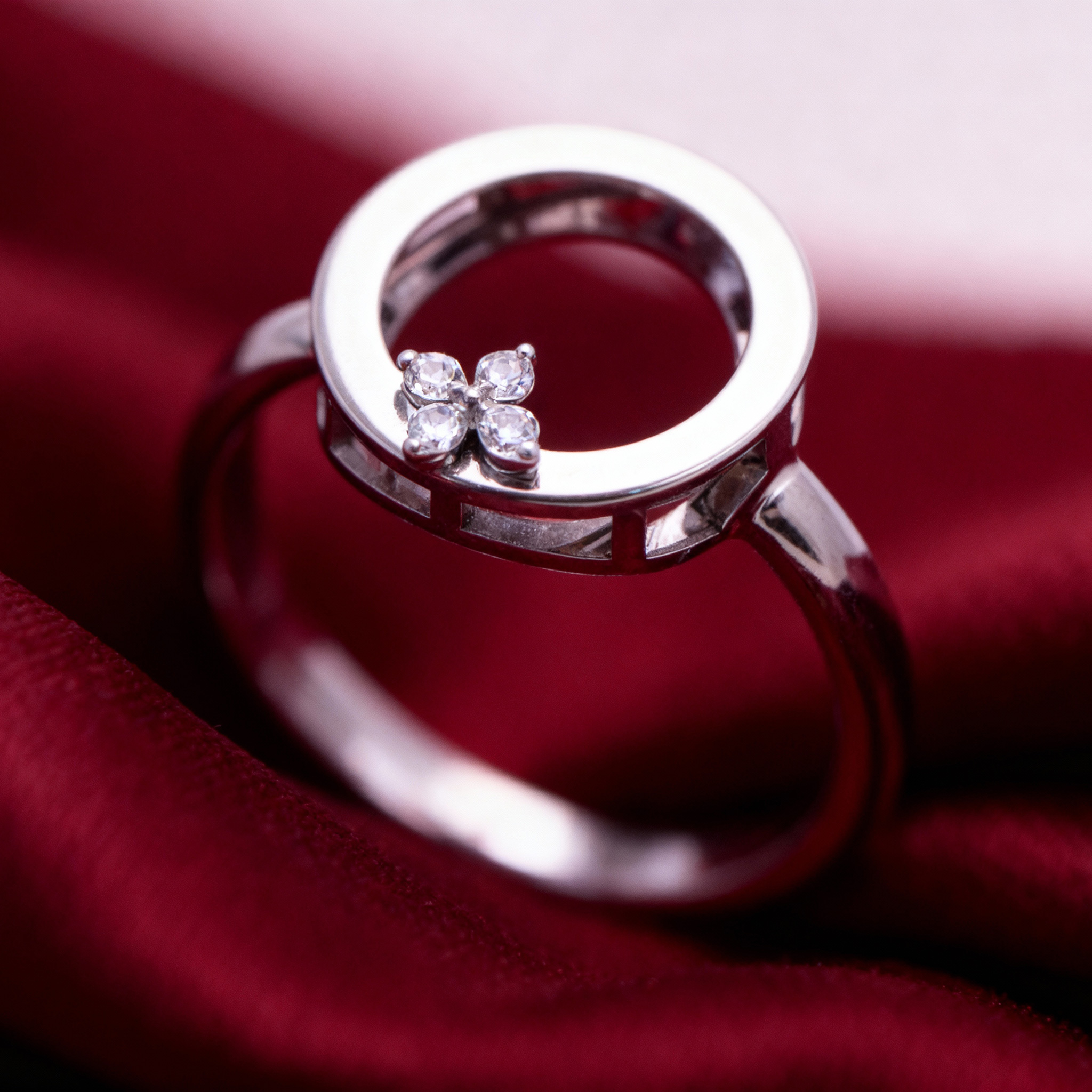 Nhẫn trơn mặt tròn hoa tuyết đá moissanite BN Jewelry