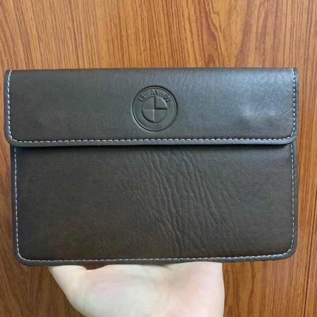 Ví da đựng giấy tờ có logo xe nâu
