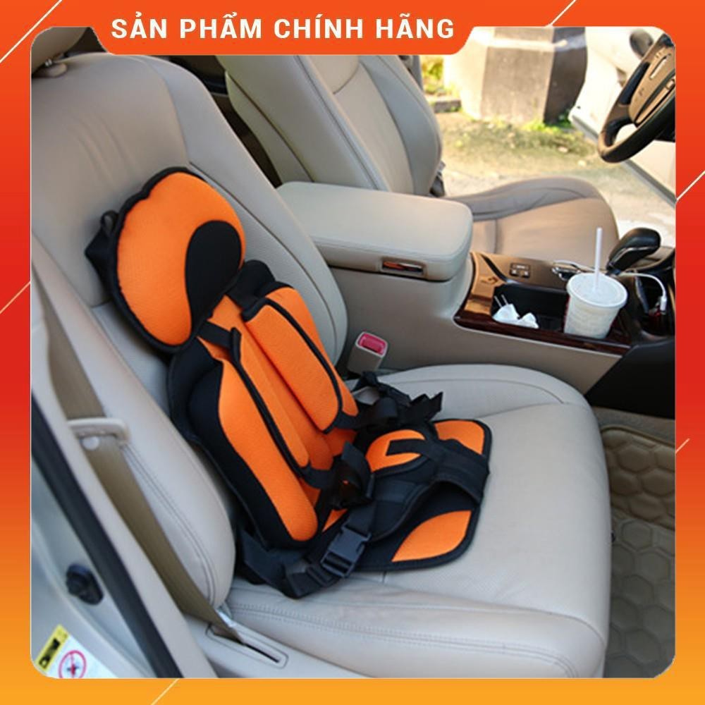 Ghế ngồi em bé trên oto