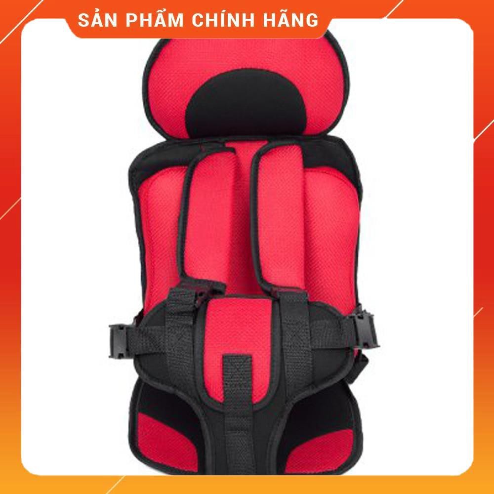 Ghế ngồi em bé trên oto