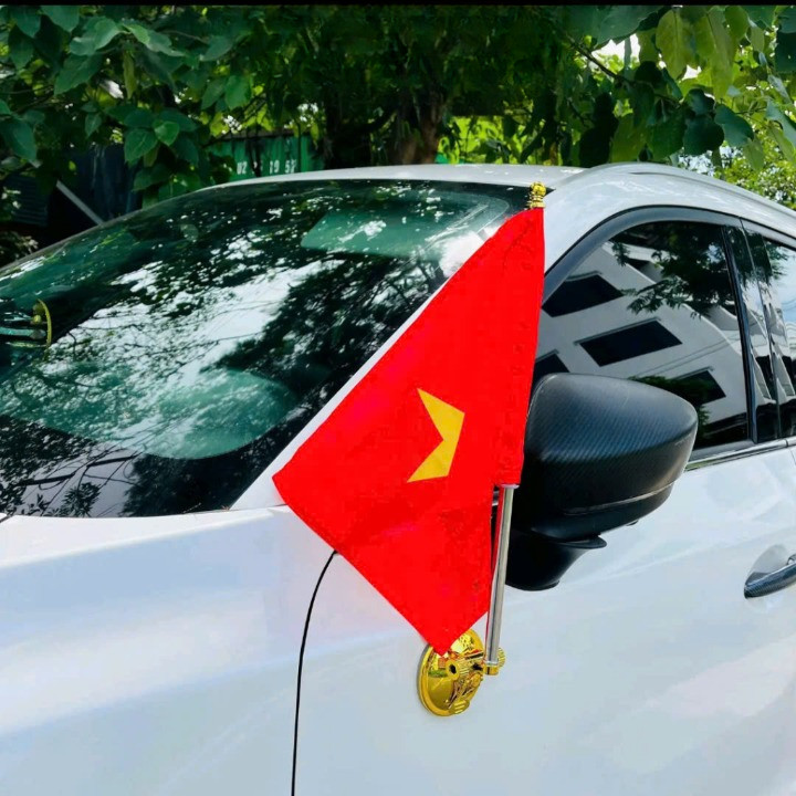 Cột Cờ Việt Nam gắn Capo