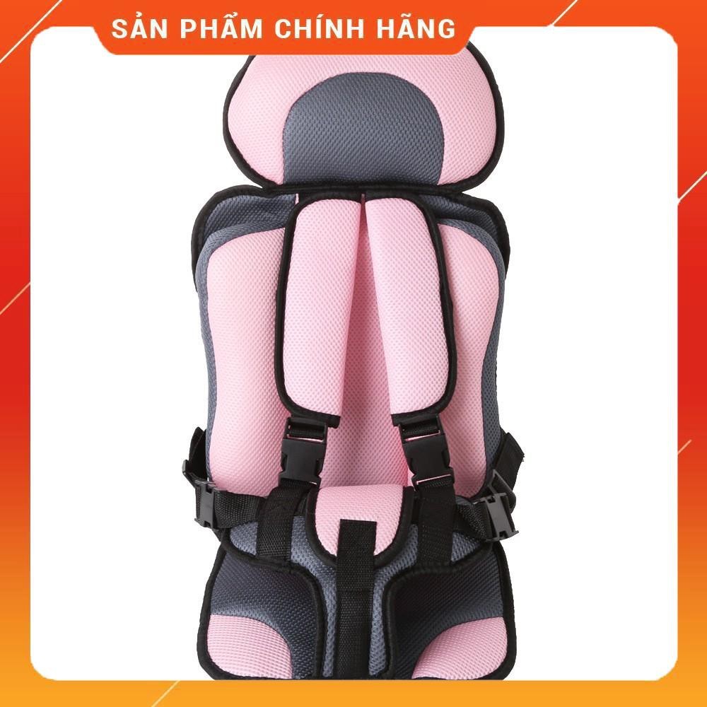Ghế ngồi em bé trên oto