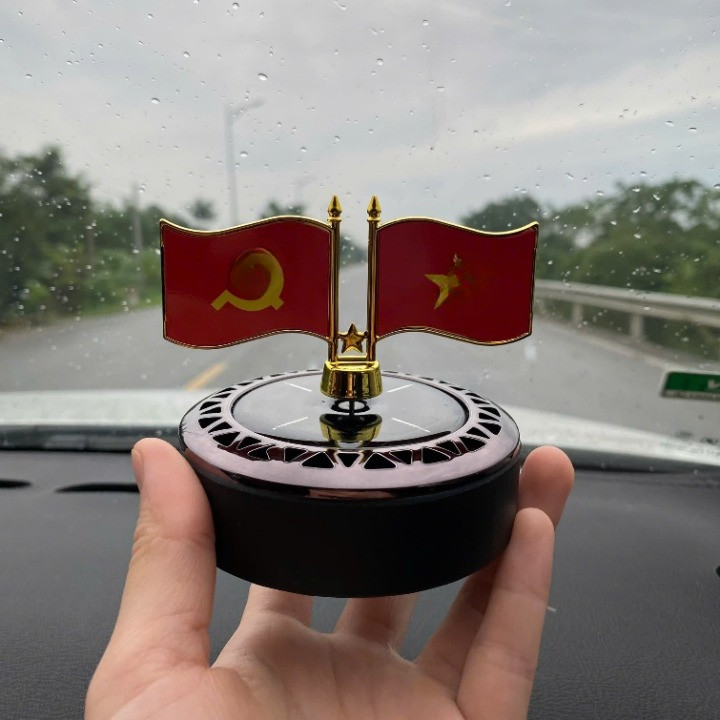 Cờ tổ quốc quay bằng năng lượng mặt trời （có kèm tinh dầu）