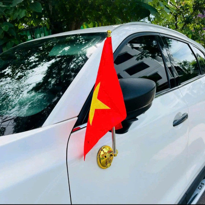 Cột Cờ Việt Nam gắn Capo