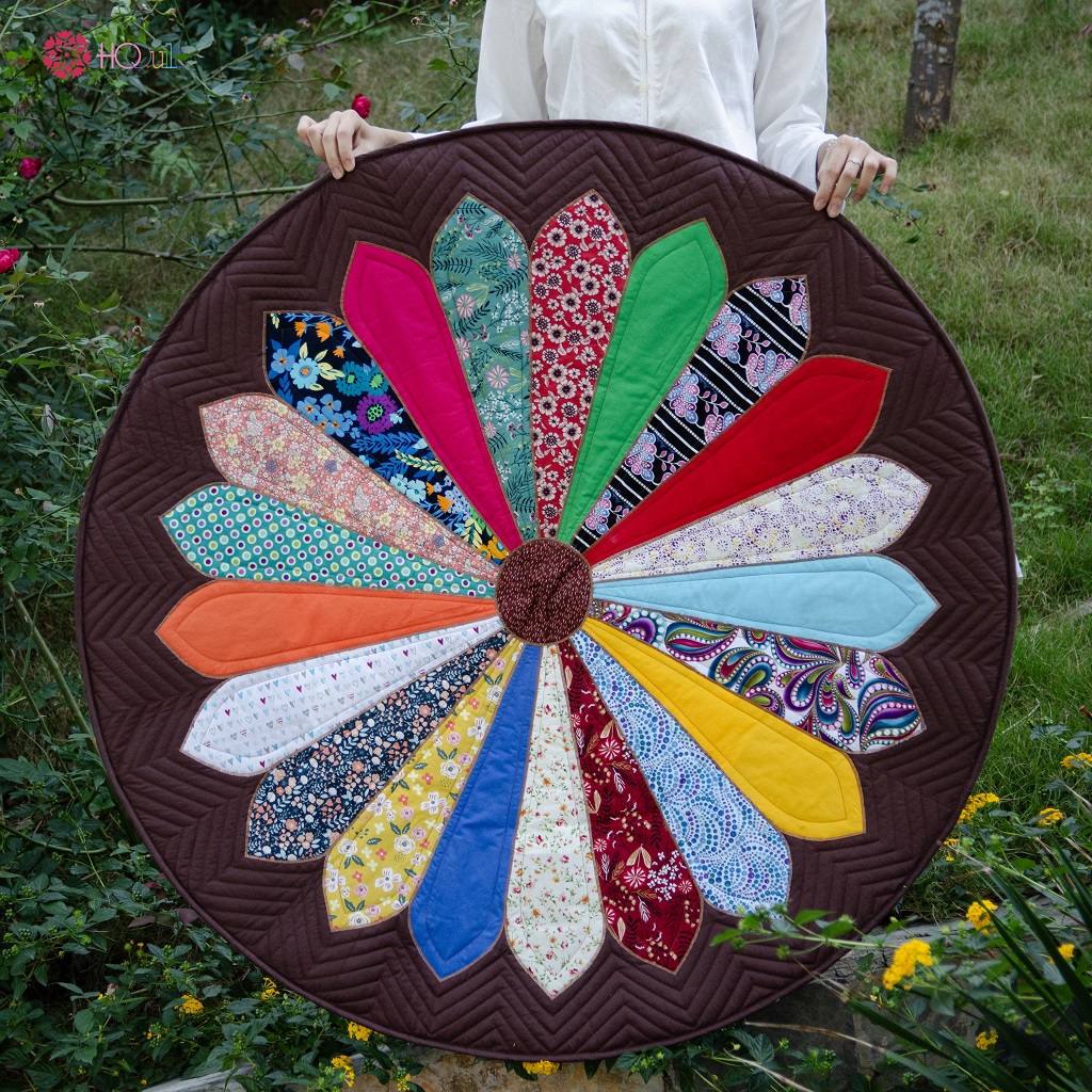 Daisy Round Rug