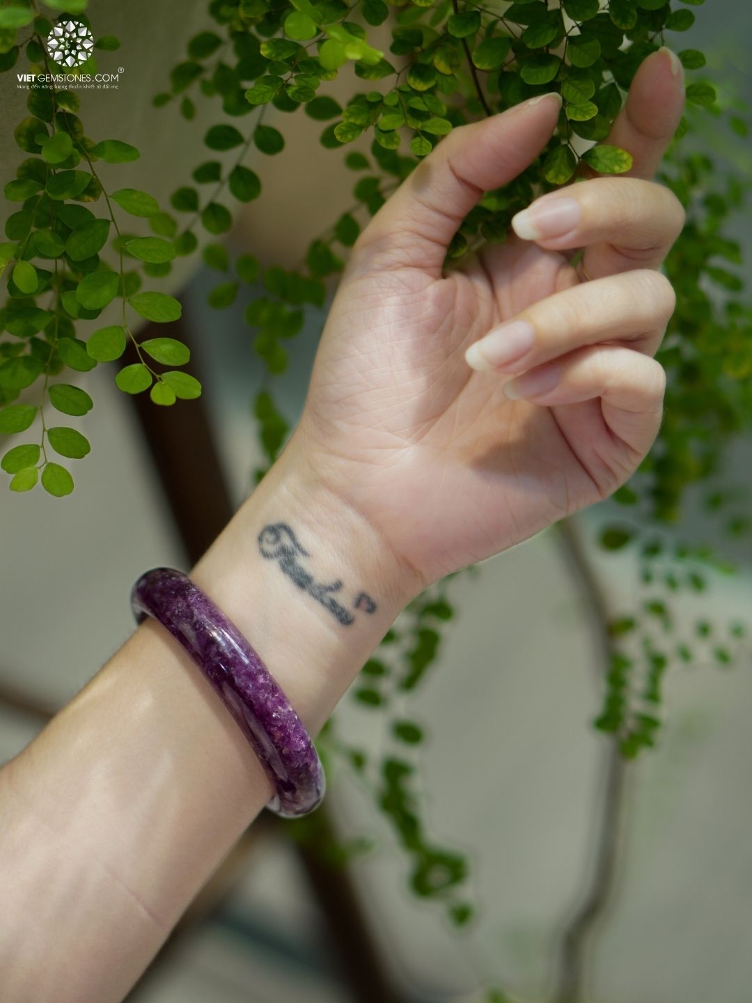 Lepidolite–Viên Đá Của Giấc Ngủ Sâu Và Tâm Trí Dịu Êm