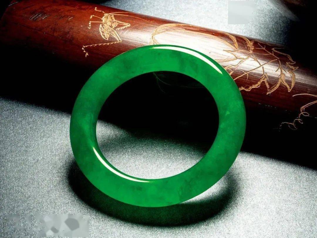 Phỉ thúy lục đế vương