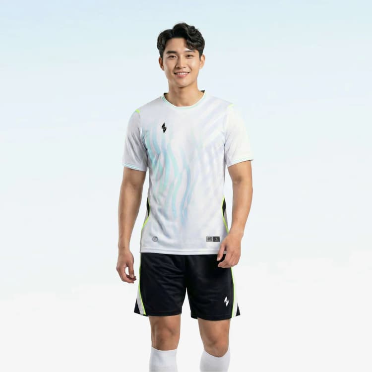 Quần Áo Bóng Đá Strivend V10