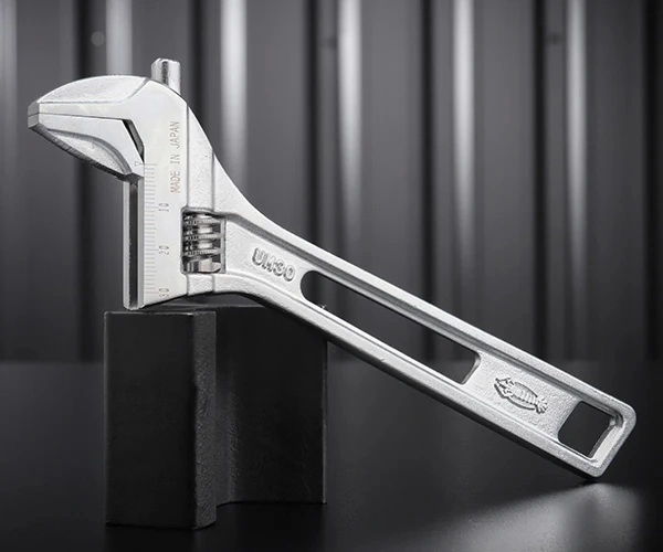 Mỏ lết điều chỉnh đa năng Lobster UM-30