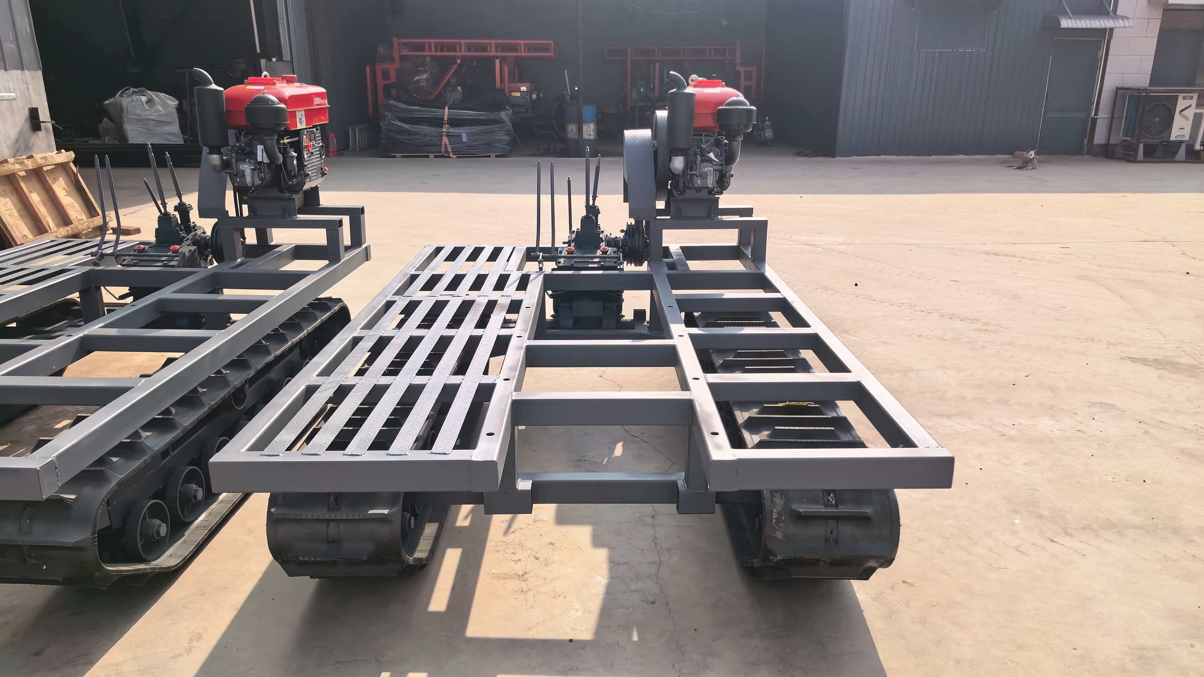 Xe bánh xích chở máy khoan nhập khẩu Trung Quốc