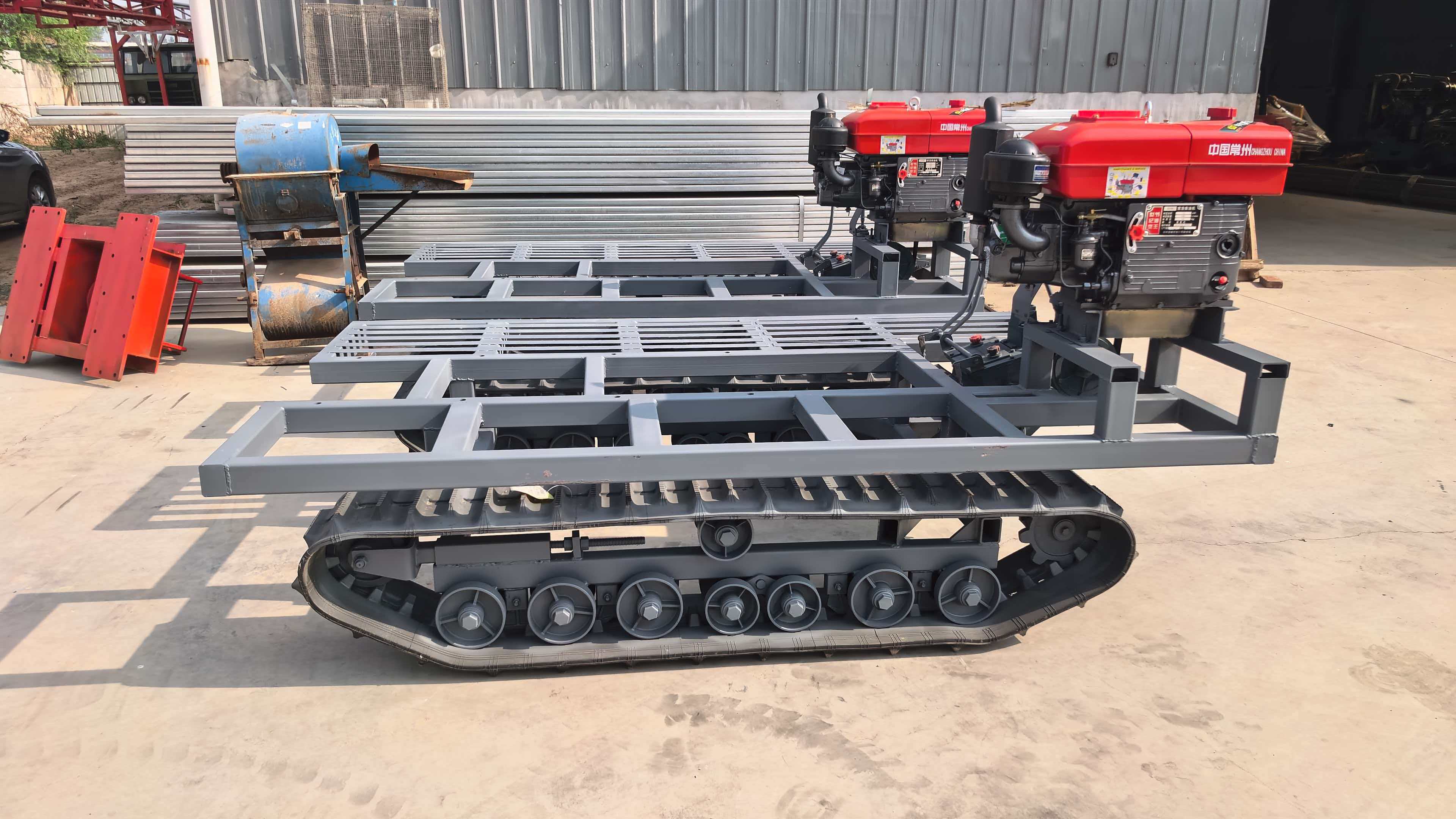 Xe bánh xích chở máy khoan nhập khẩu Trung Quốc