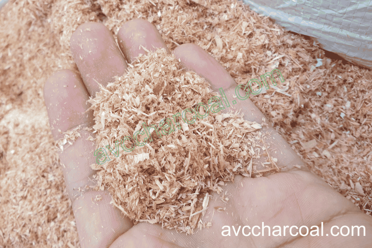 Comparison between uniform sawdust briquettes and irregular lump charcoal.