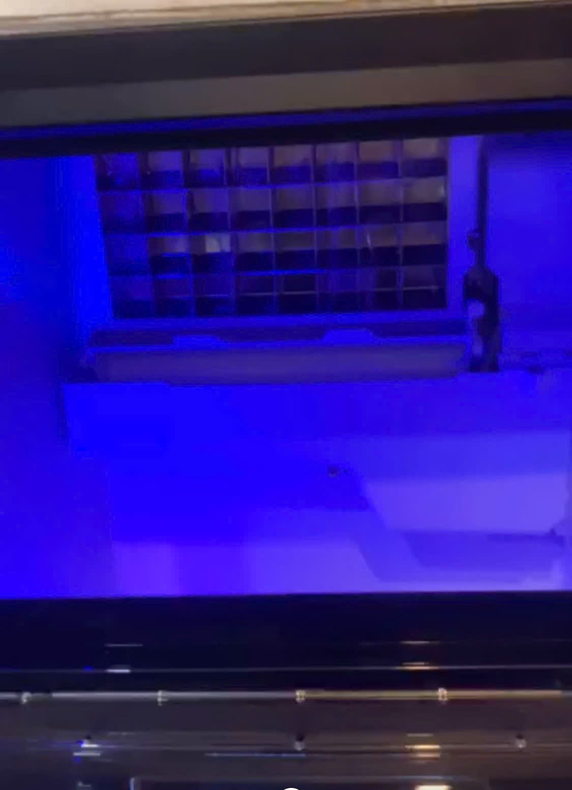 Máy làm đá viên Ebisu HZB-40 ( 40kg / ngày , chức năng dùng cho nước máy hoặc qua máy lọc nước )