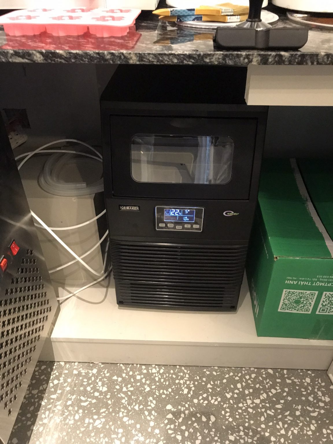 Máy làm đá viên Ebisu HZB-68 ( 68kg/ ngày , chức năng dùng cho hút nước từ bình nước lọc ) )