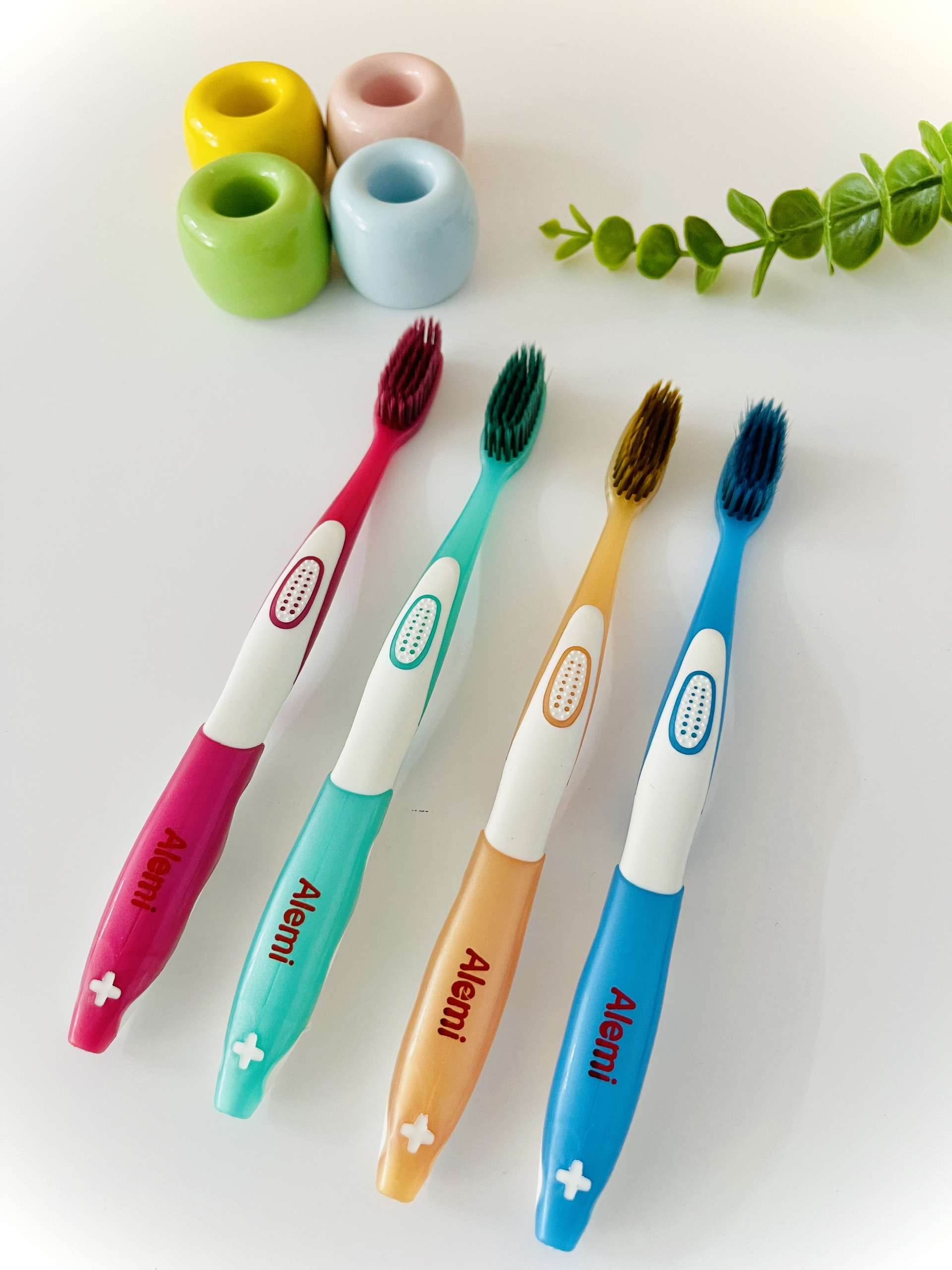 Bàn Chải Đánh Răng HT8054- Hộp 50 cây - TOOTHBRUSH