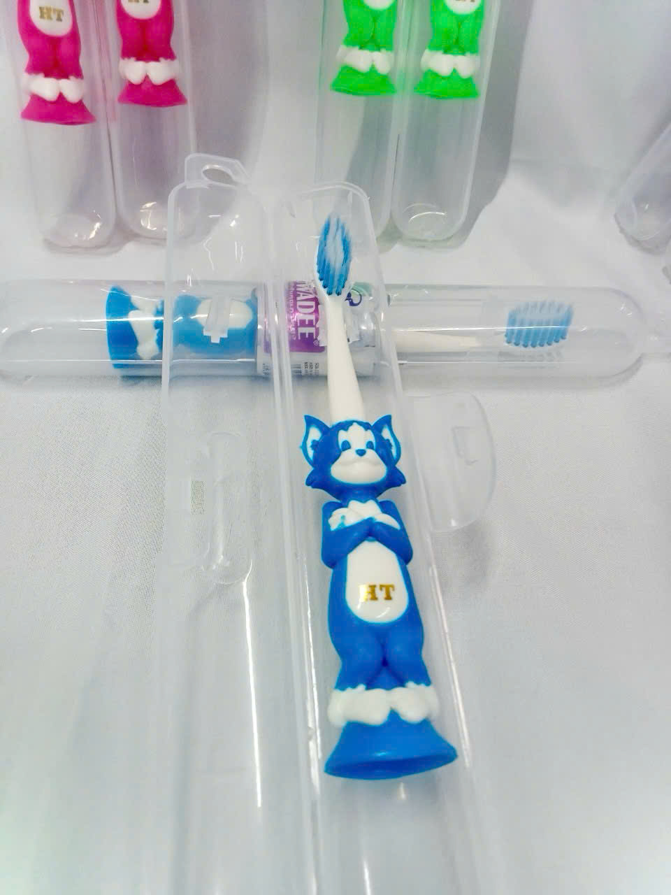 Bàn Chải Đánh Răng HT8013 - Hộp 38 cây - TOOTHBRUSH