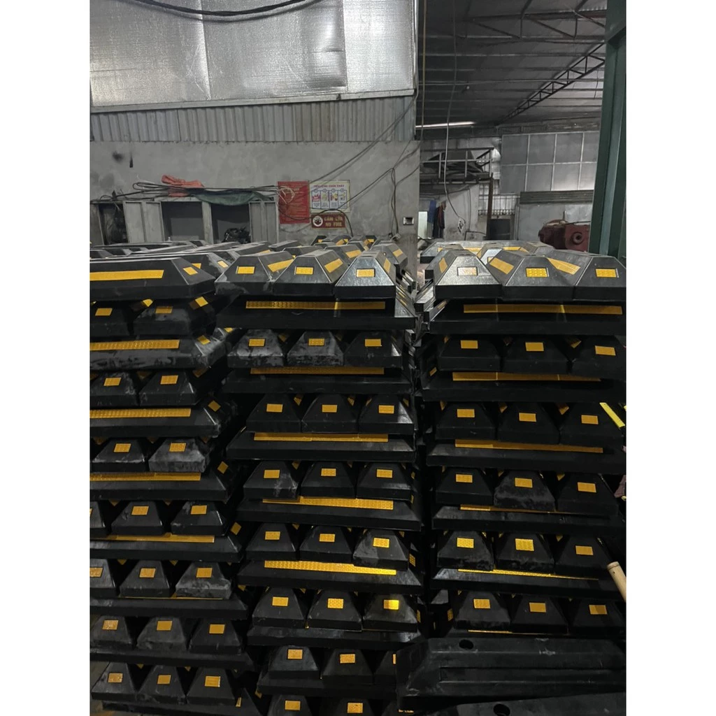 Chặn Lùi Cao Su KT: 560x150x100mm