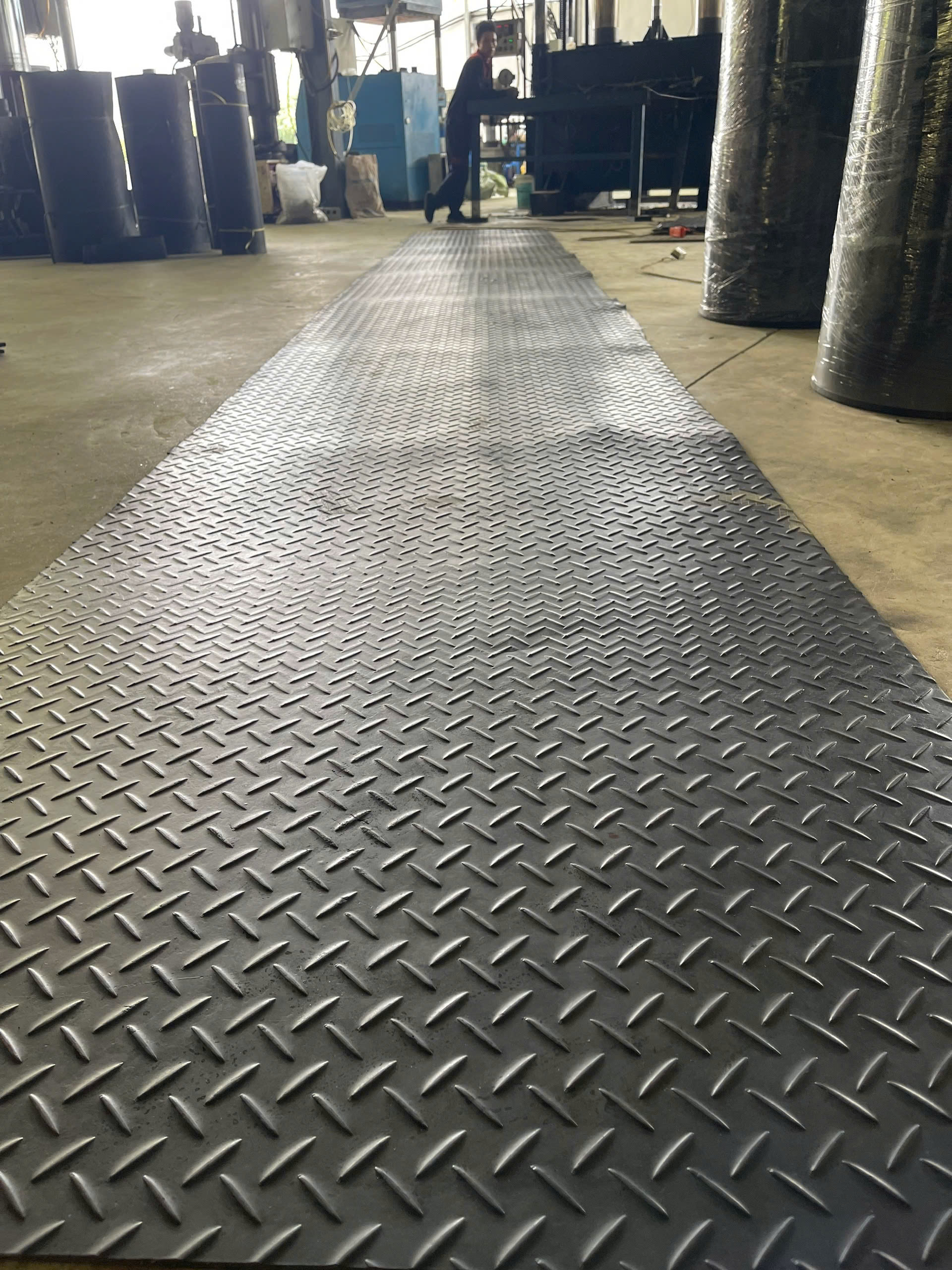 Tấm cao su chống trơn trượt