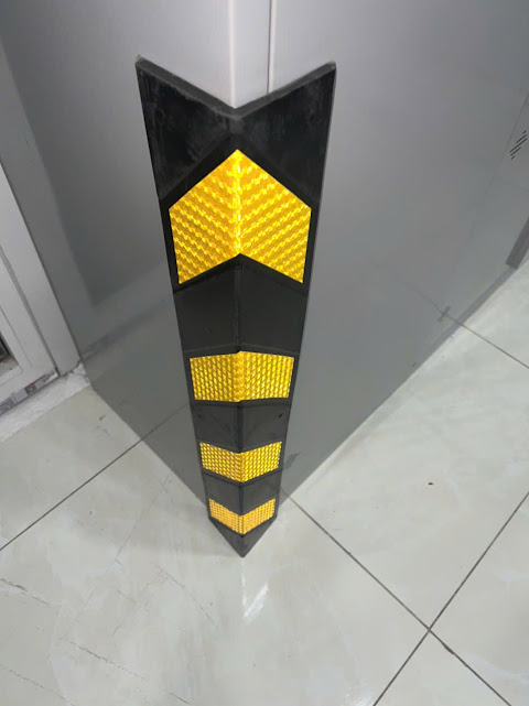 Ốp cột cao su chữ V KT:800x100x100x10mm