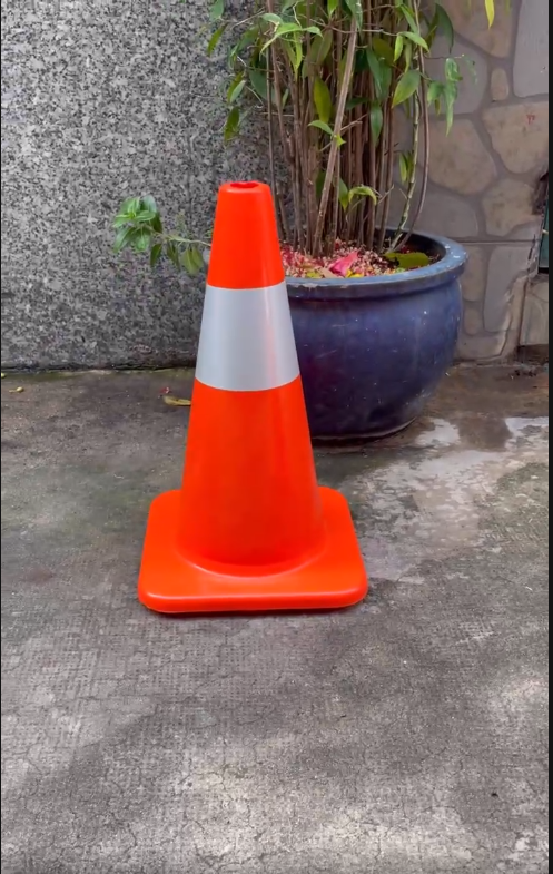 Cọc tiêu nhựa phản quang