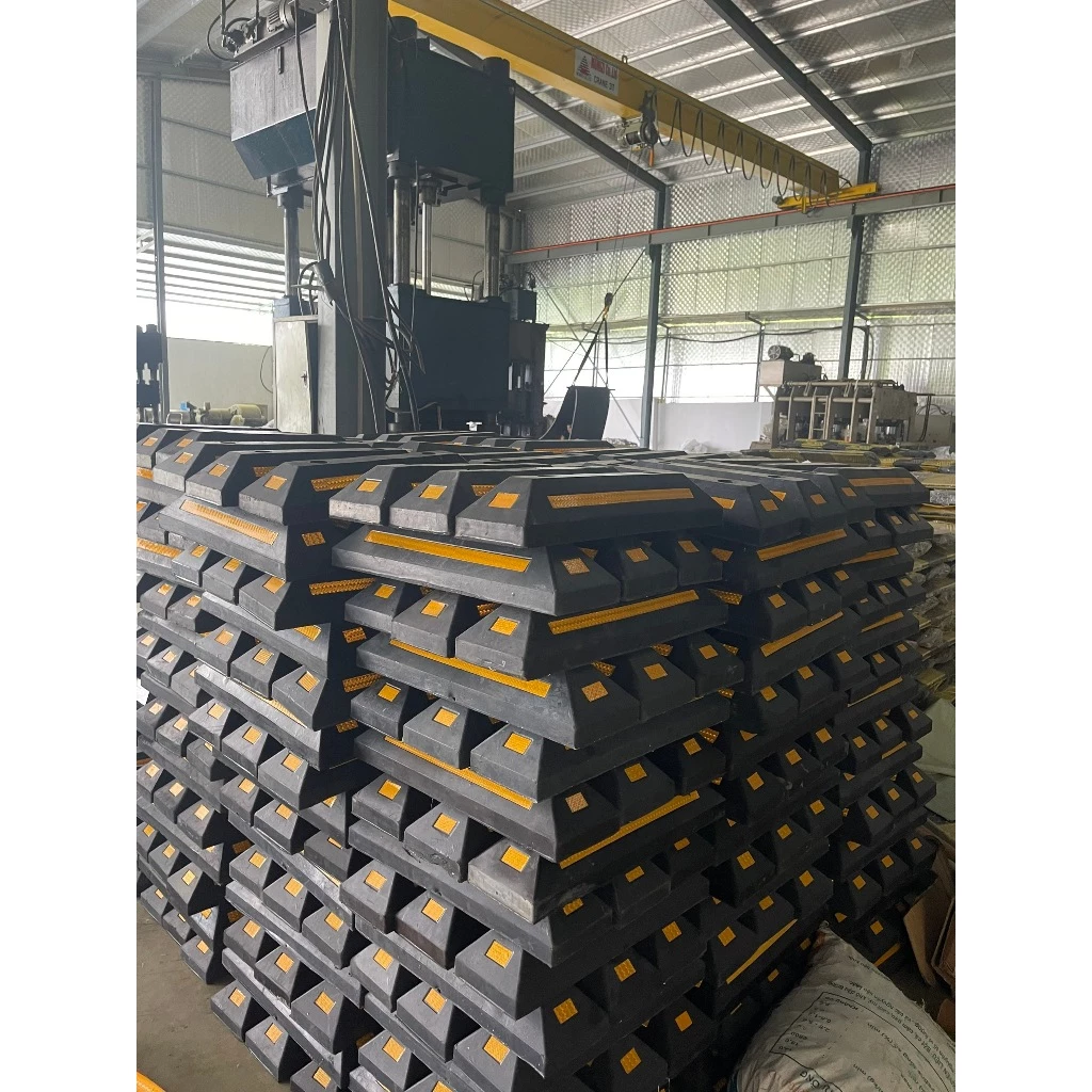 Chặn Lùi Cao Su KT: 560x150x100mm