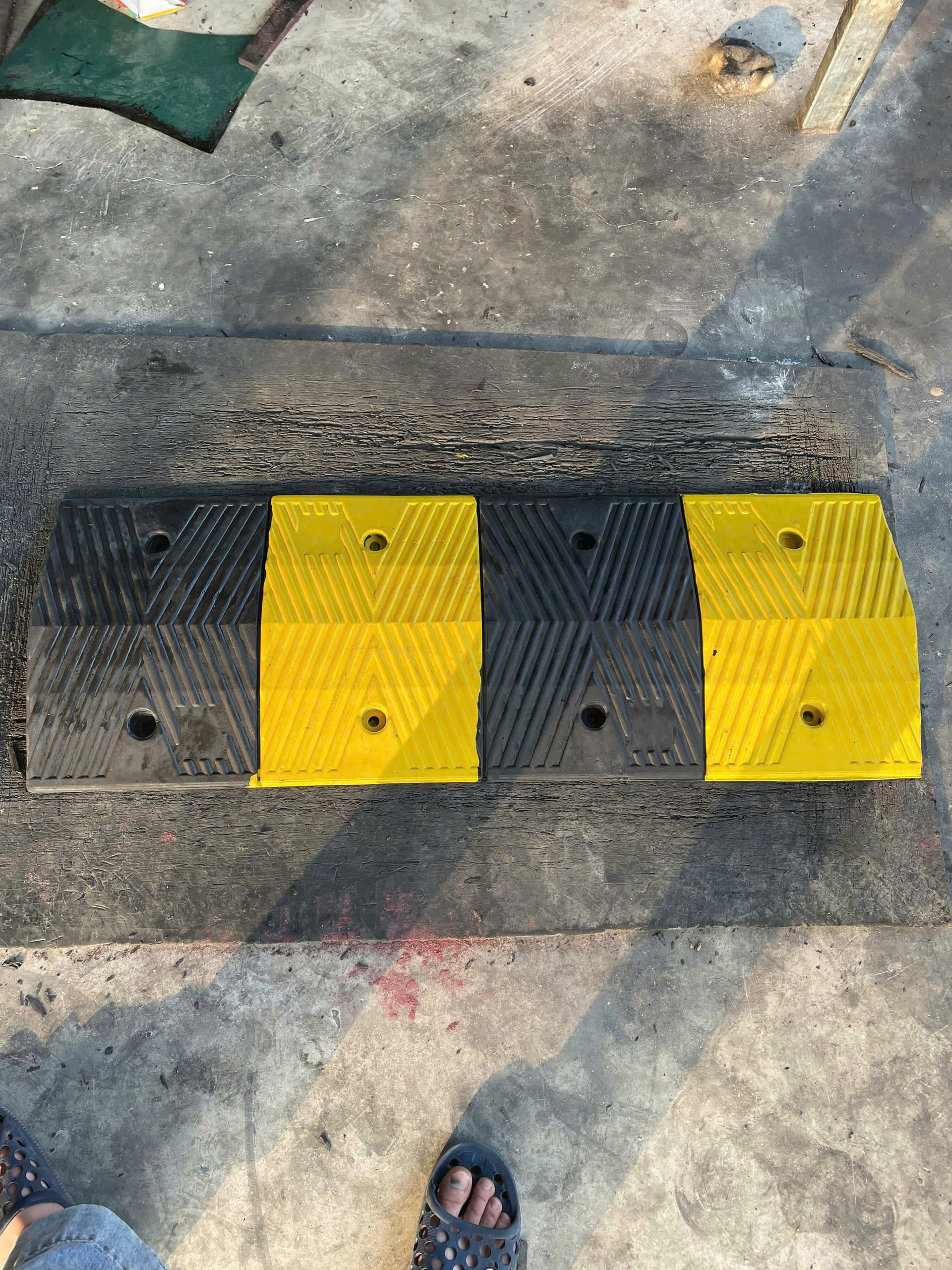 Gờ Giảm Tốc Cao Su KT:1000x300x40mm