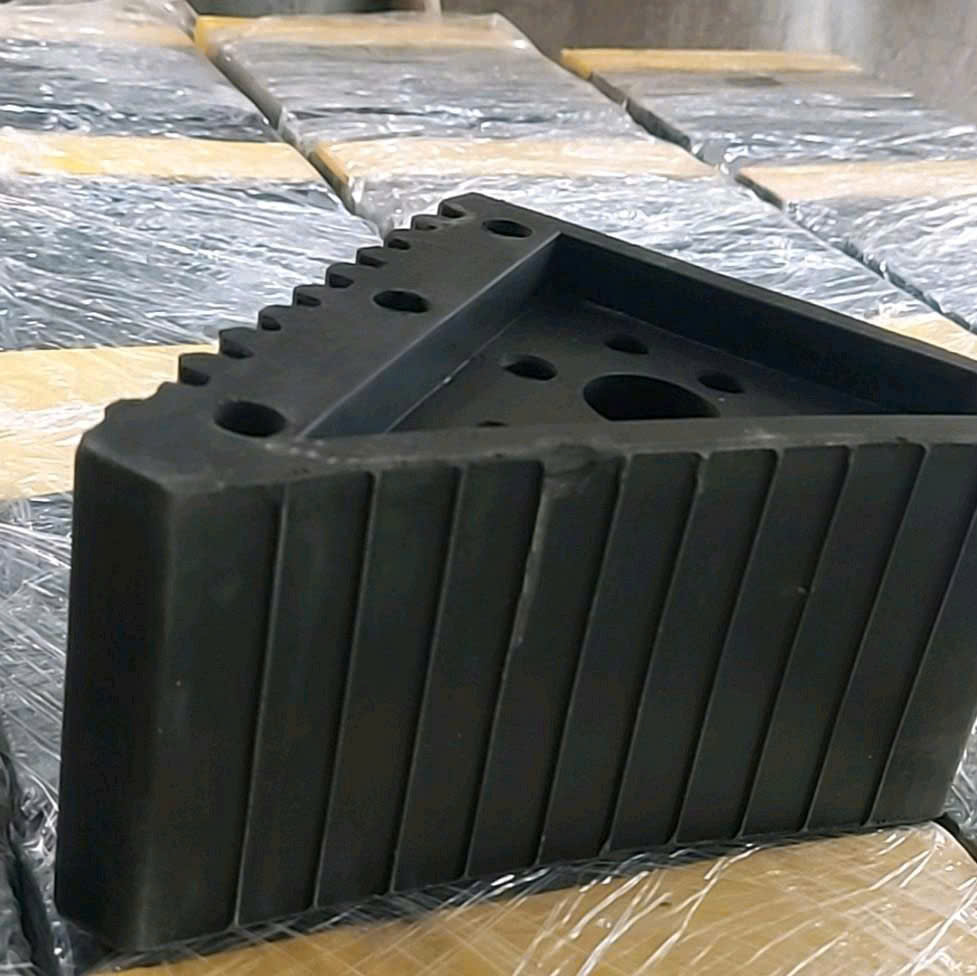 Chặn Lùi Cao Su Di Dộng KT: 170x150x100mm