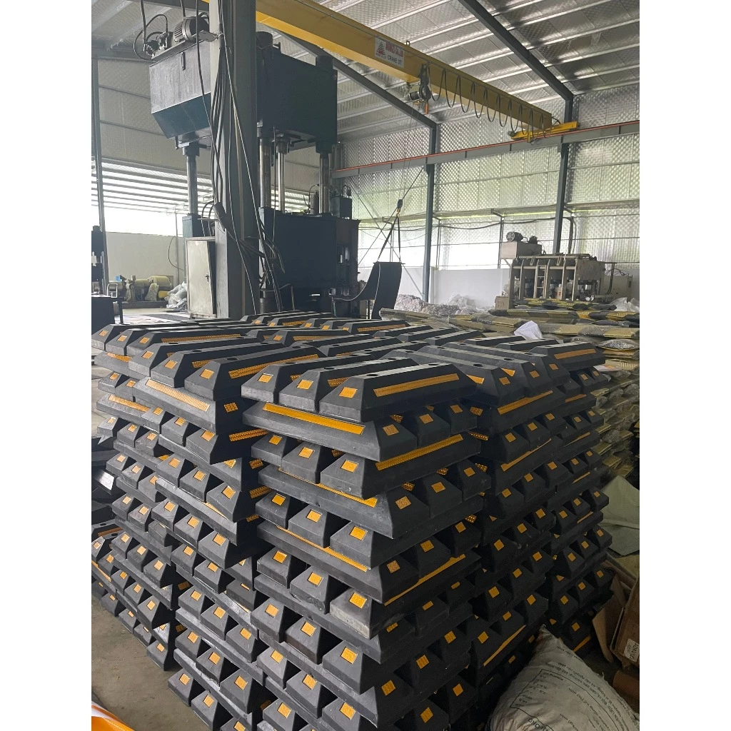 Chặn Lùi Cao Su KT: 560x150x100mm