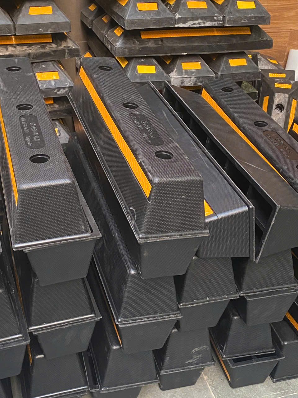 Chặn Lùi Cao Su KT: 750x150x120mm