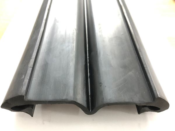 Máng cao su chữ M cho khe co giãn dạng ray