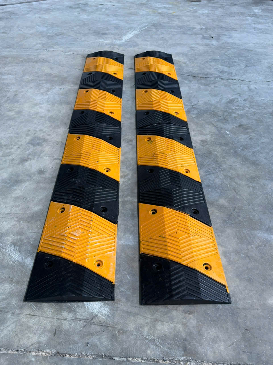 Gờ Giảm Tốc Cao Su KT:1000x350x50mm