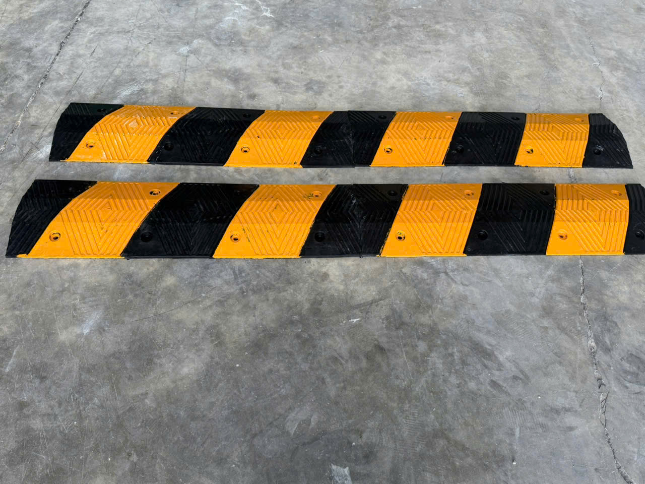 Gờ Giảm Tốc Cao Su KT:1000x350x50mm