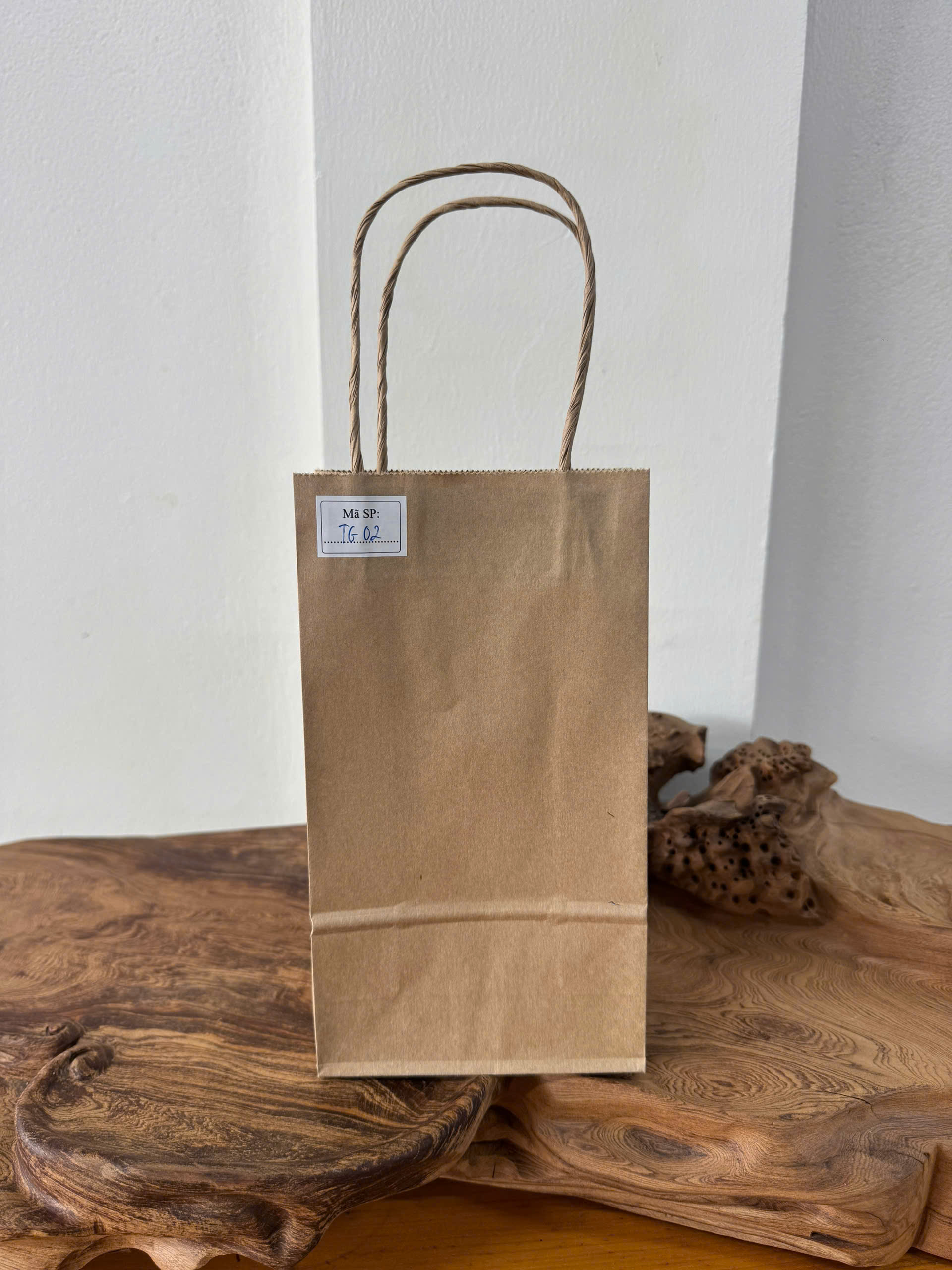 Túi giấy Kraft có quai Màu Nâu - KT: 12x6x22