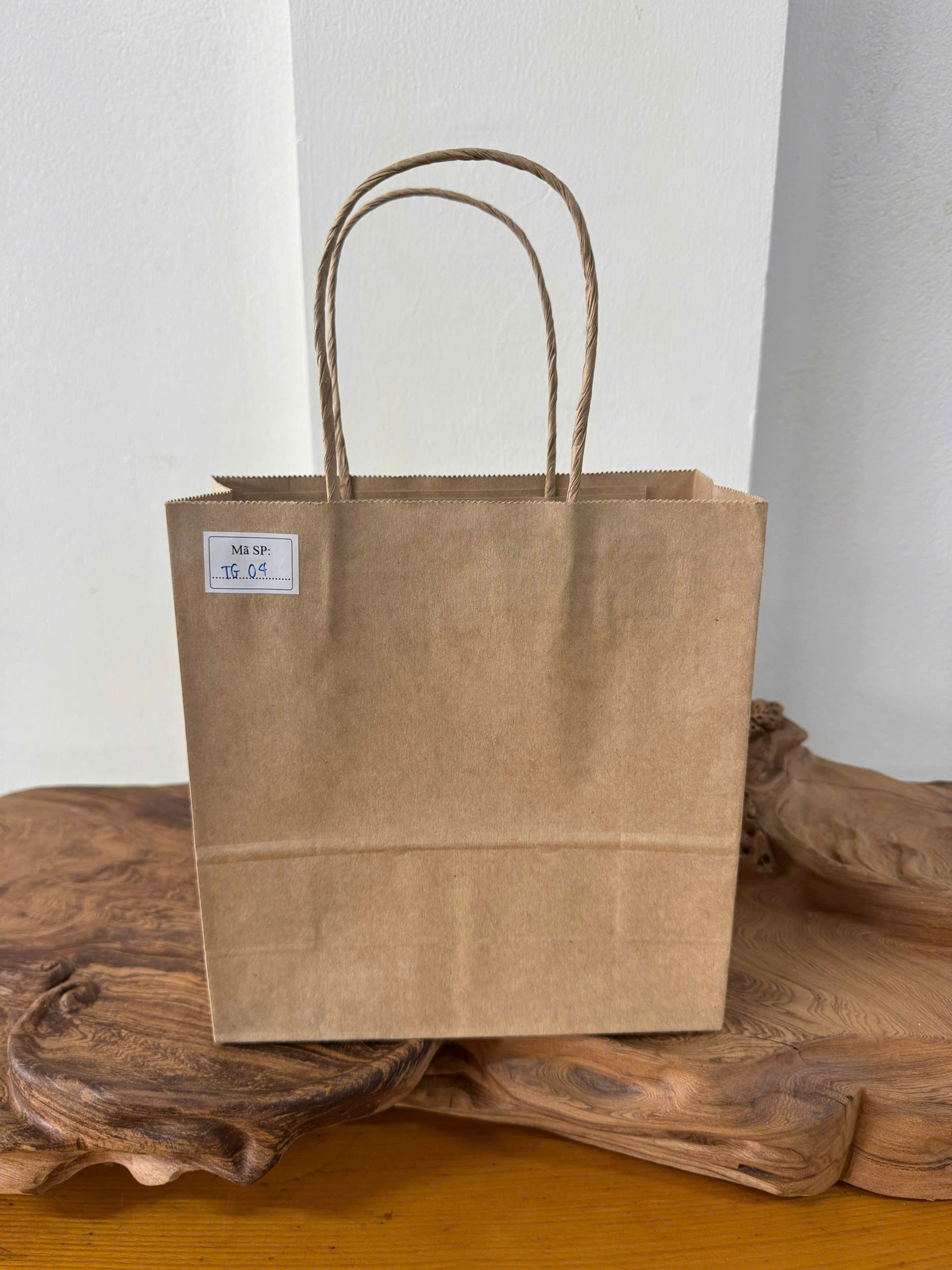 Túi giấy Kraft có quai Màu Nâu - KT: 19,5x8x20,5