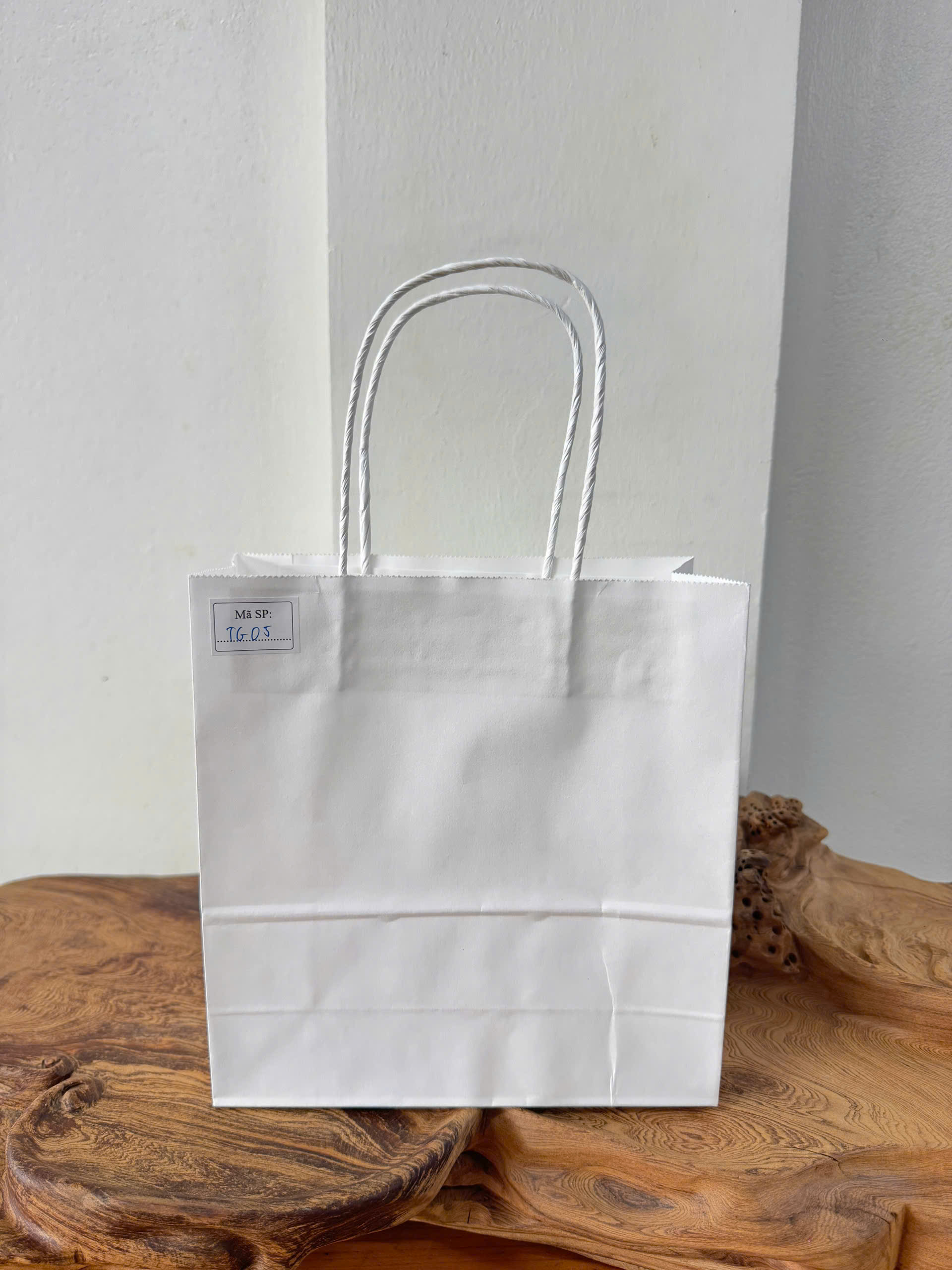 Túi giấy Kraft có quai Màu Trắng - KT: 19,5x8x20,5