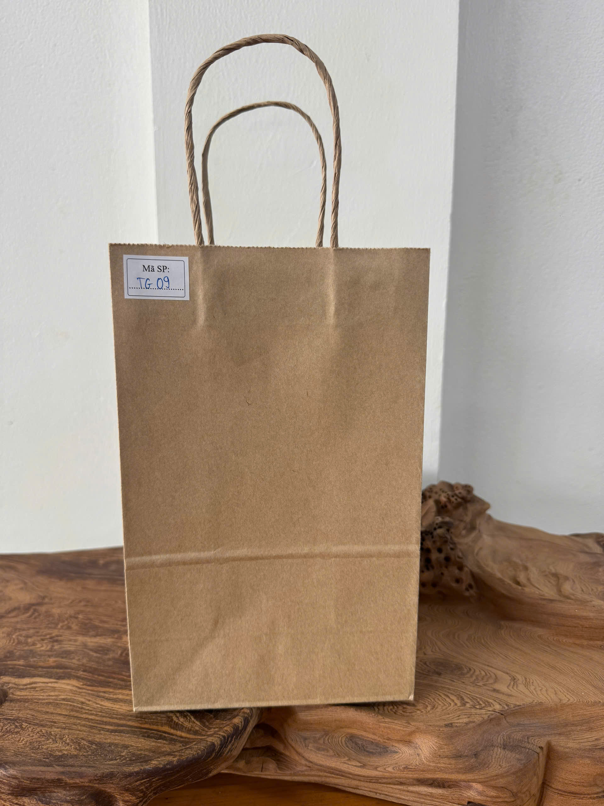 Túi giấy Kraft có quai Màu Nâu - KT: 15,5x9x25