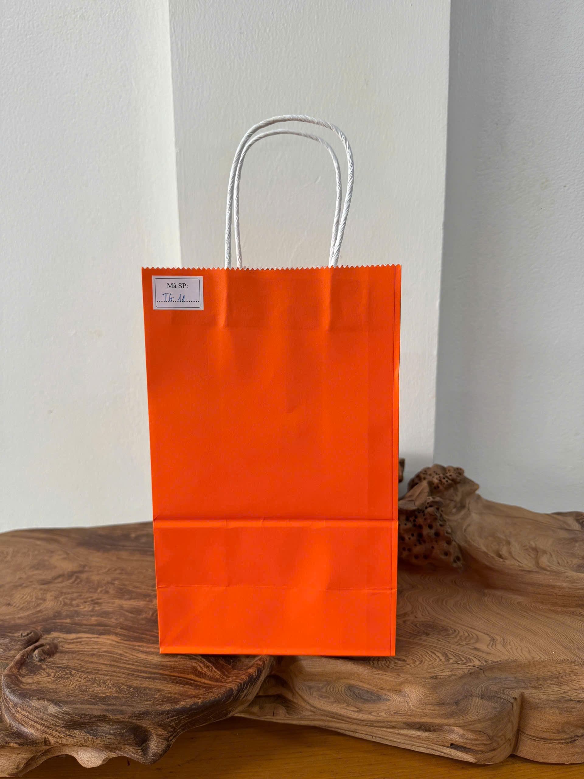 Túi giấy Kraft có quai Màu Cam - KT: 15,5x9x25