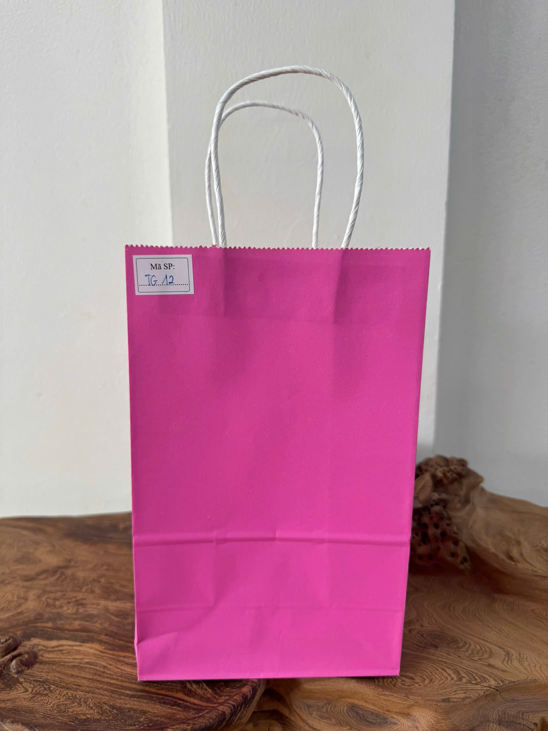 Túi giấy Kraft có quai Màu Hồng - KT: 15,5x9x25