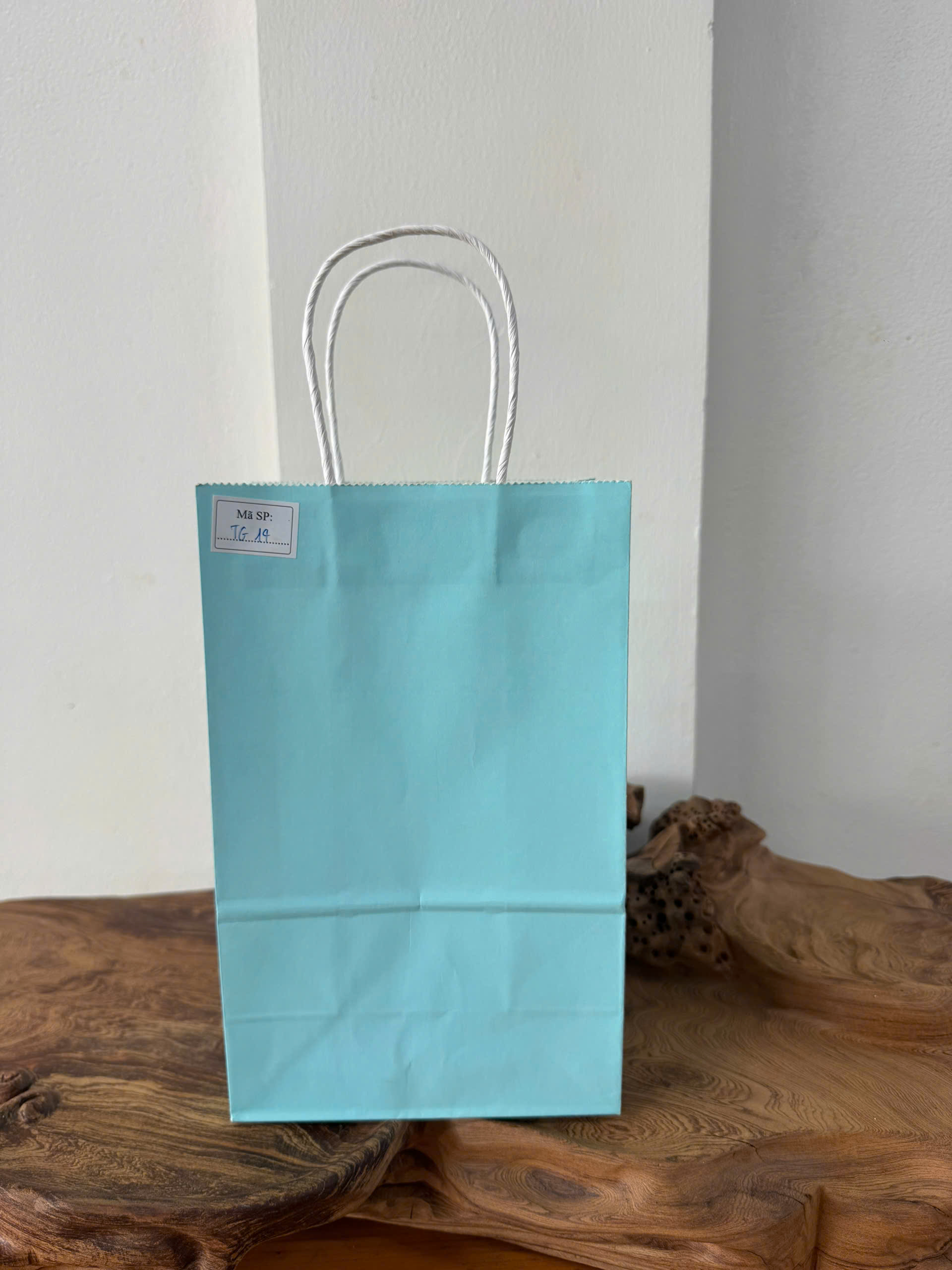 Túi giấy Kraft có quai Màu Xanh - KT: 15,5x9x25