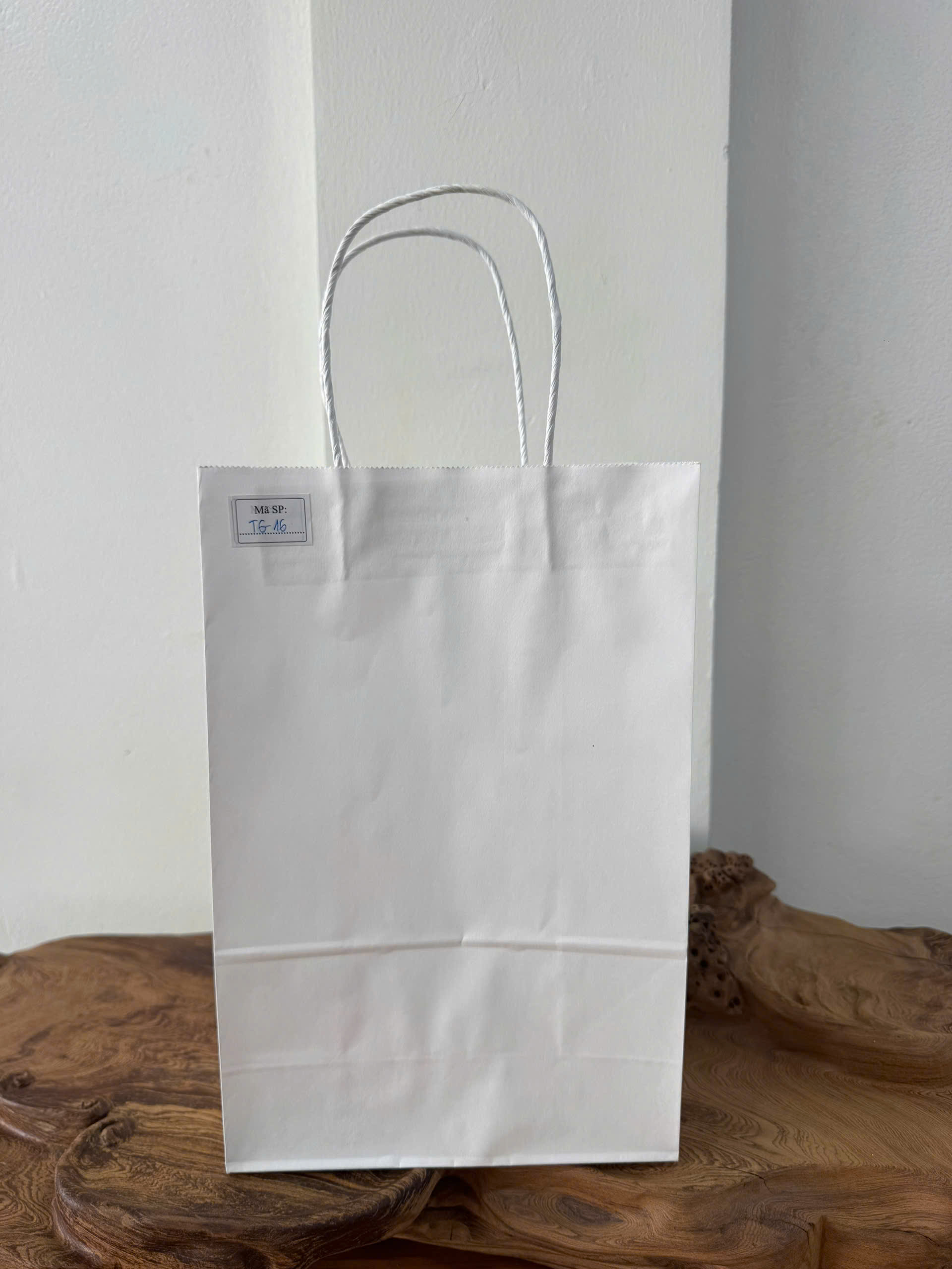 Túi giấy Kraft có quai Màu Trắng - KT: 19,5x10x30