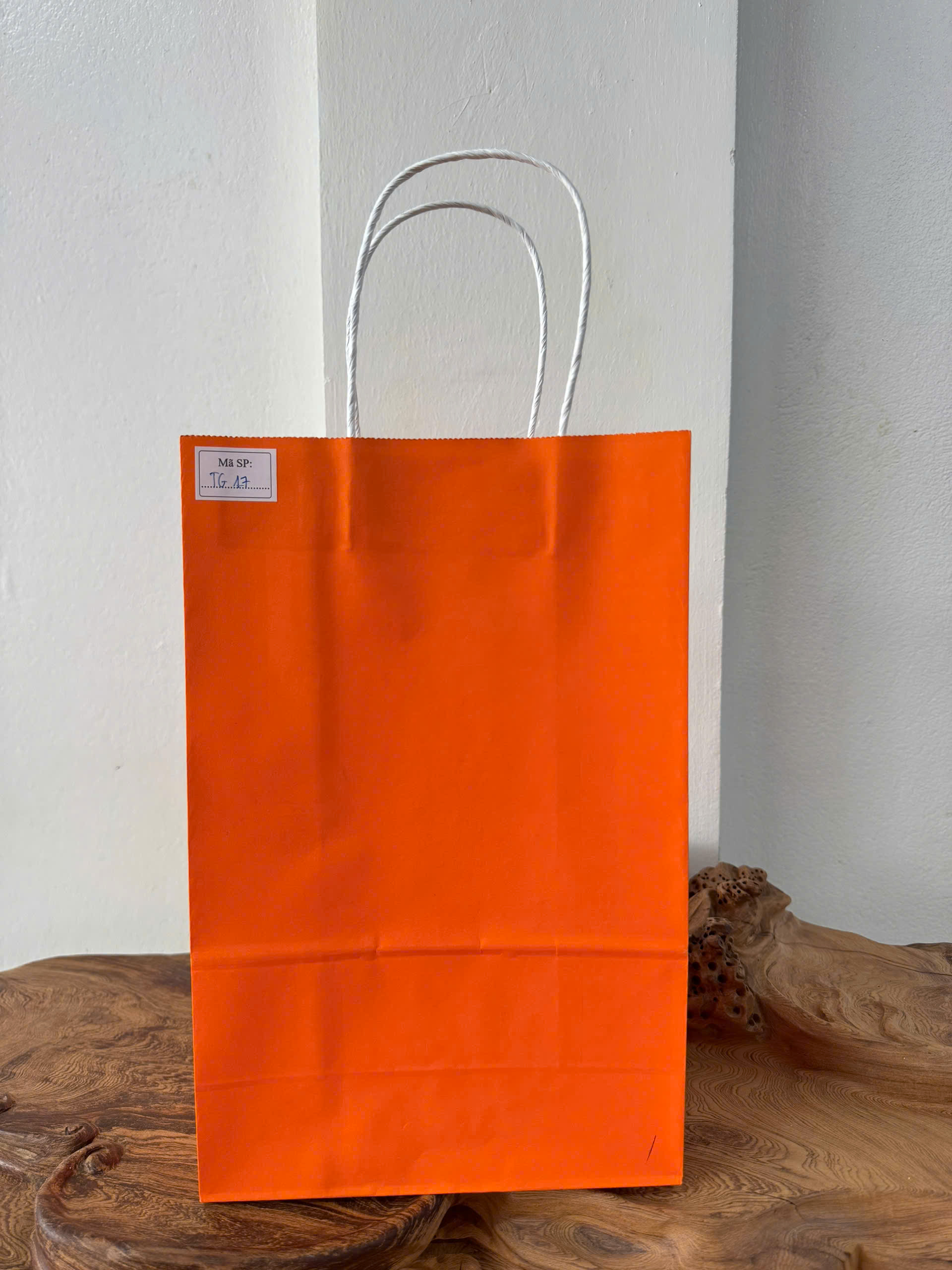 Túi giấy Kraft có quai Màu Cam - KT: 19,5x10x30