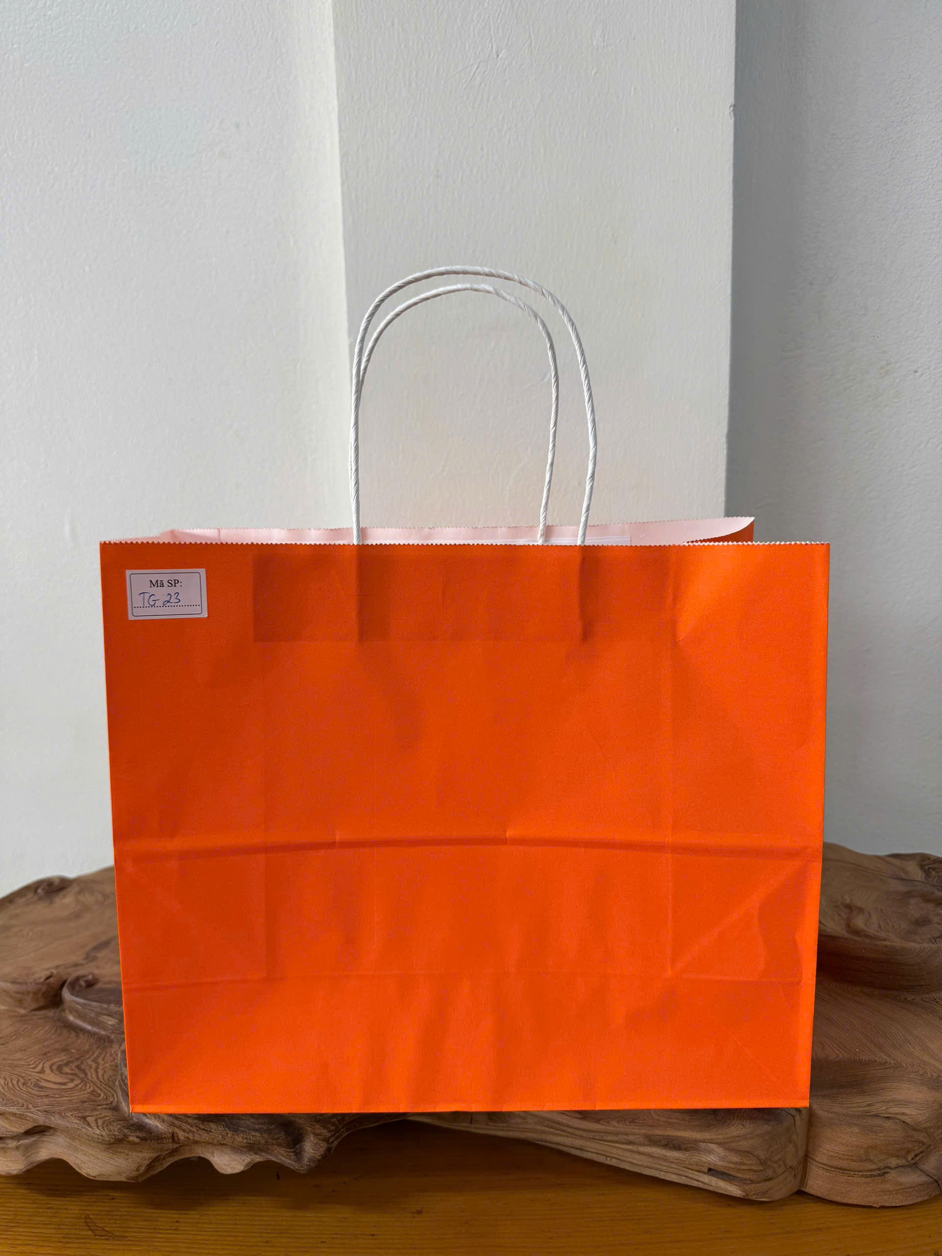 Túi giấy Kraft có quai Màu Cam - KT: 30x12x25