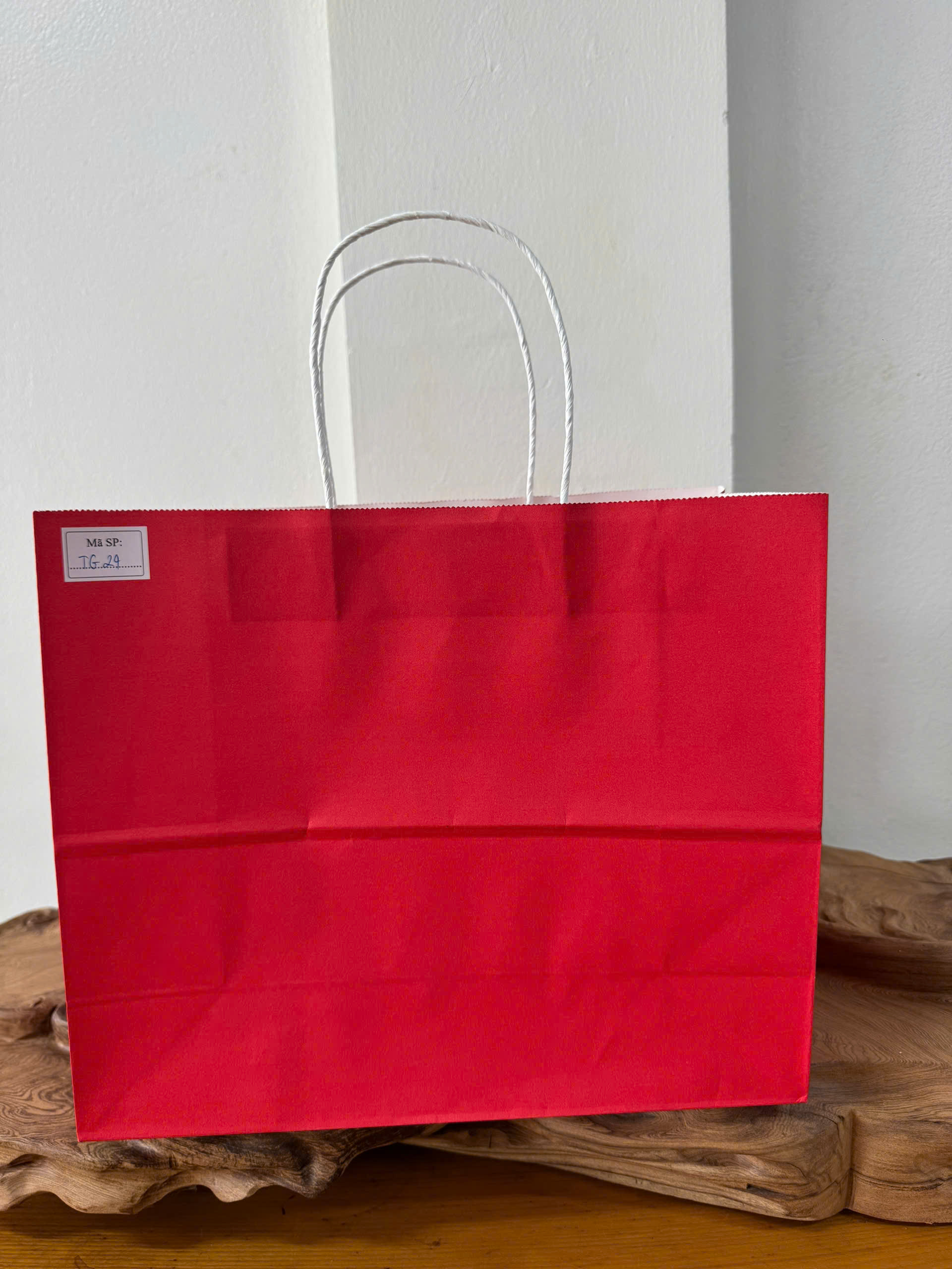 Túi giấy Kraft có quai Màu Đỏ - KT: 30x12x25