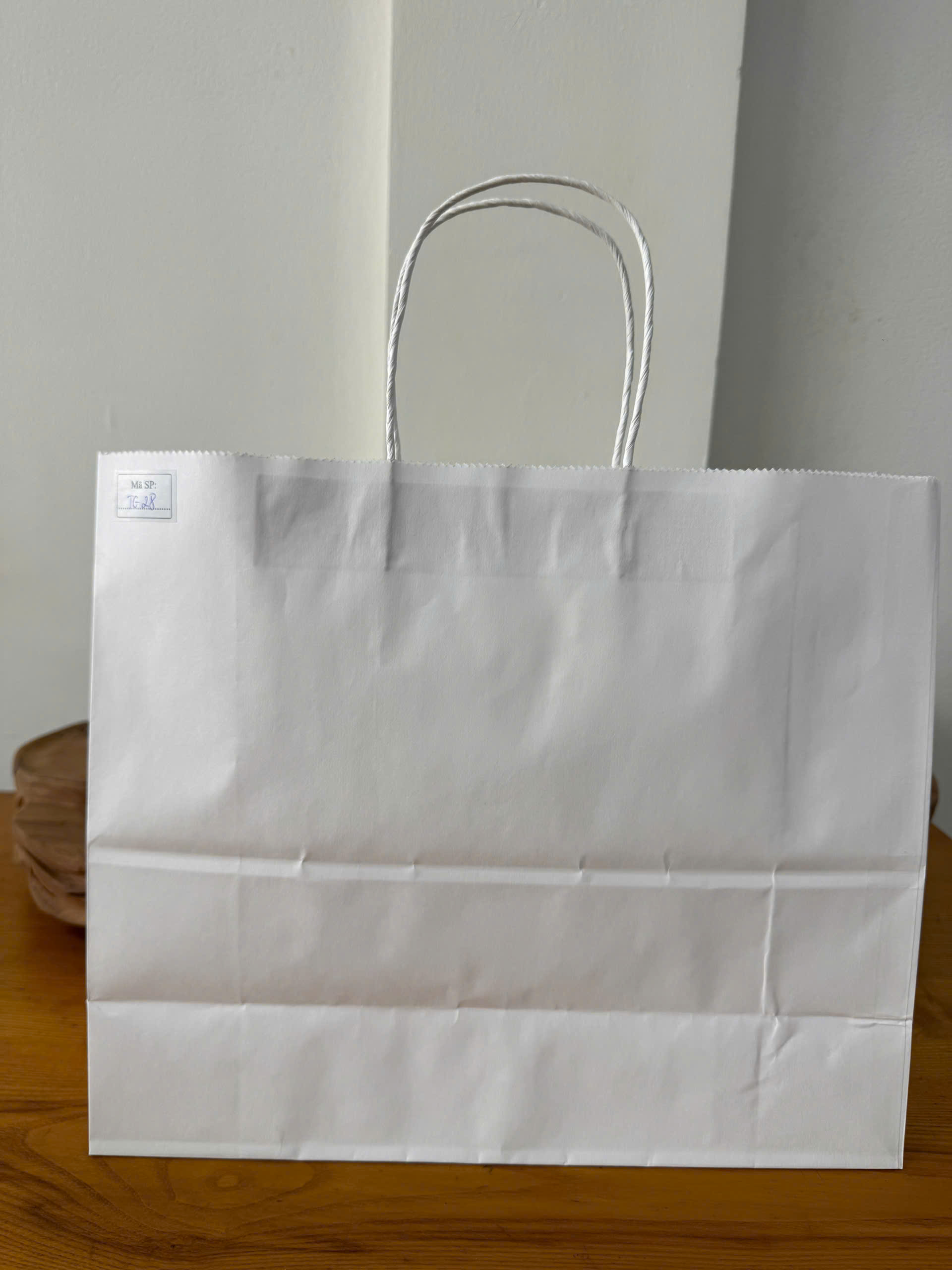 Túi giấy Kraft có quai Màu Trắng - KT: 35x13x29,5