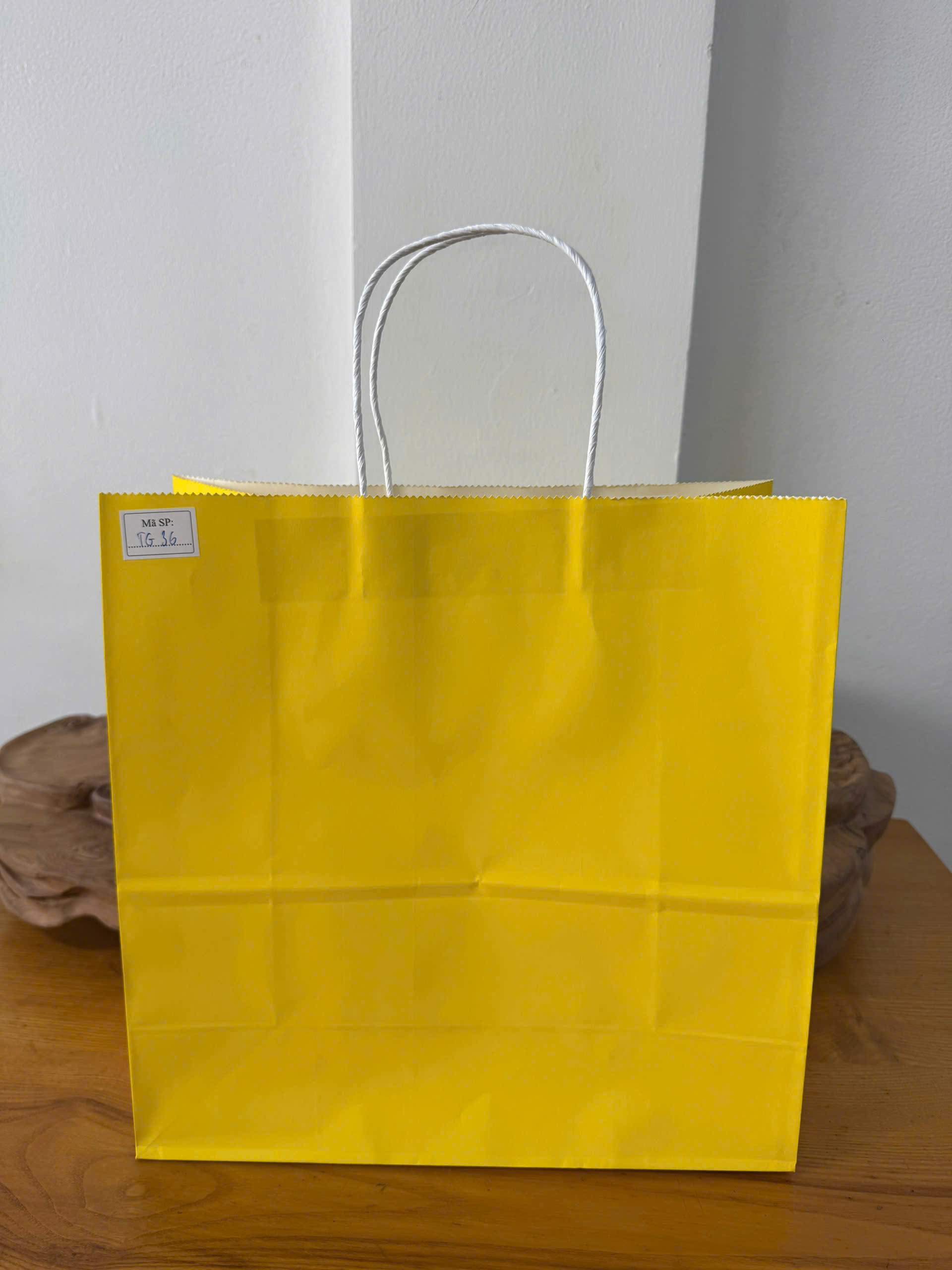 Túi giấy Kraft có quai Màu Vàng - KT: 30x13x30