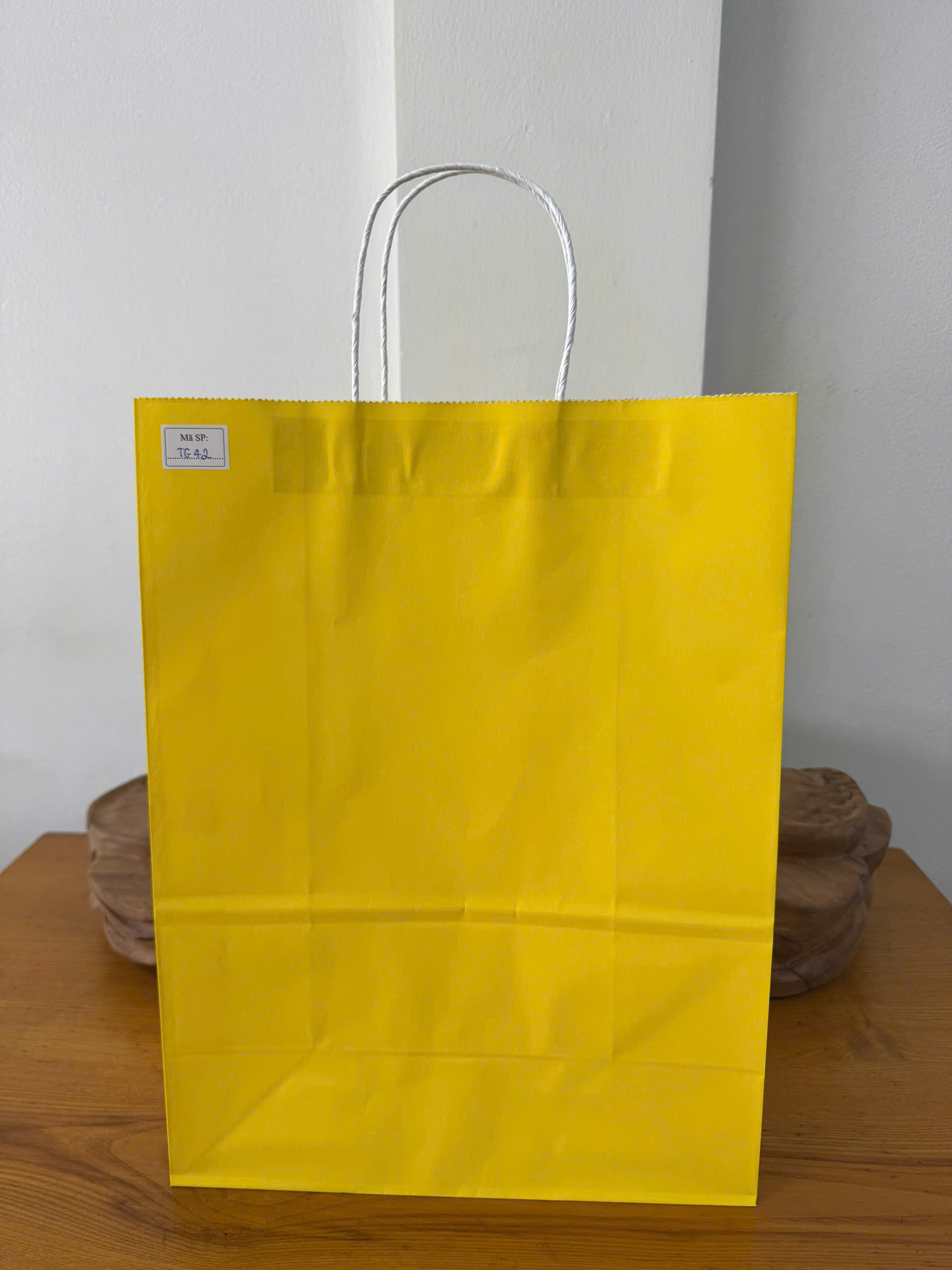 Túi giấy Kraft có quai Màu Vàng - KT: 30x15x40