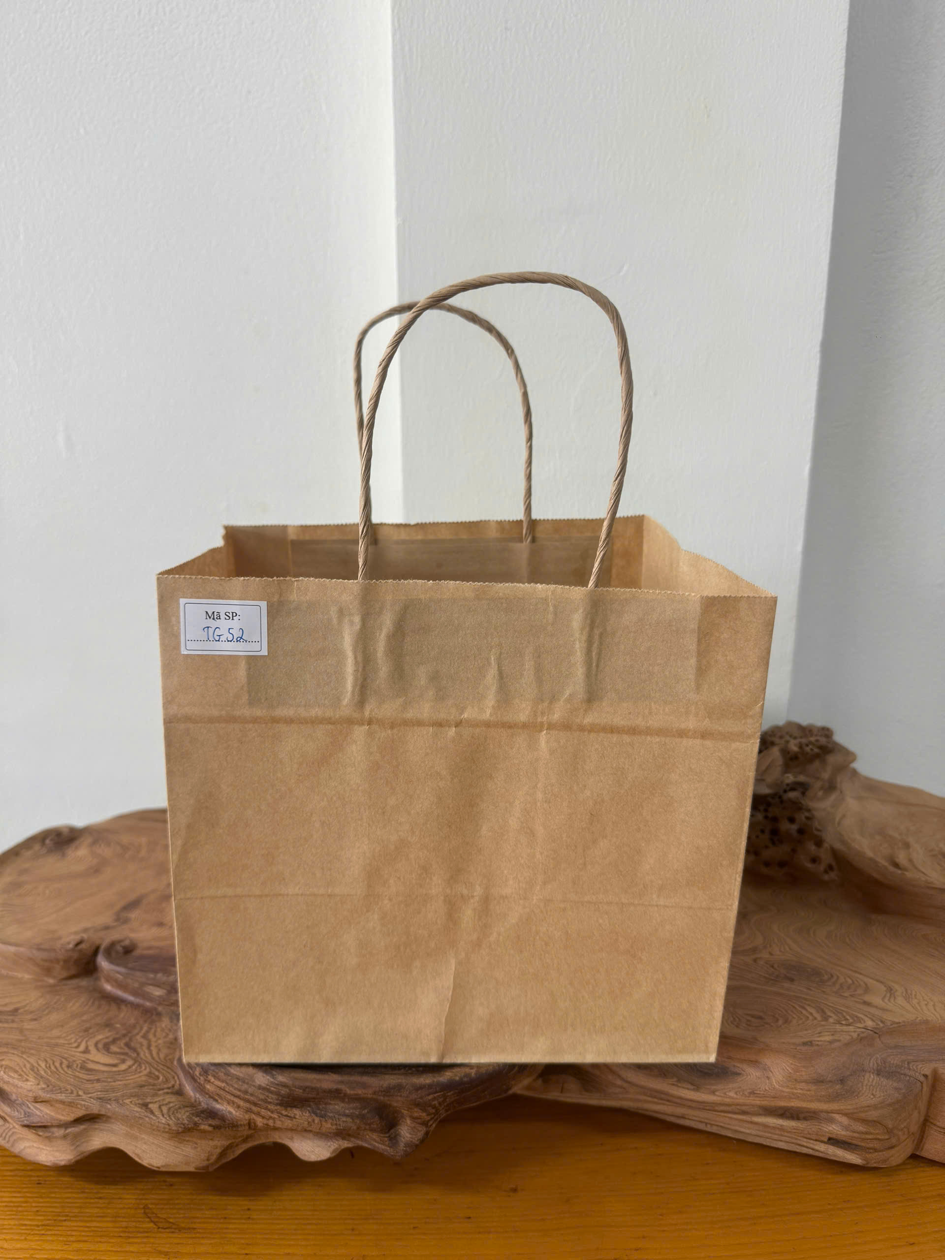 Túi giấy Kraft có quai Màu Nâu - KT: 21,5x15x20