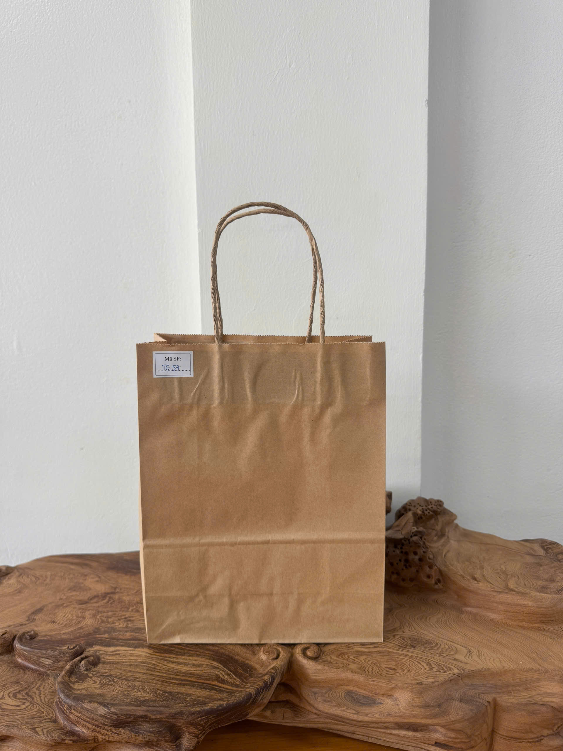 Túi giấy Kraft có quai Màu Nâu - KT: 19,5x9x25